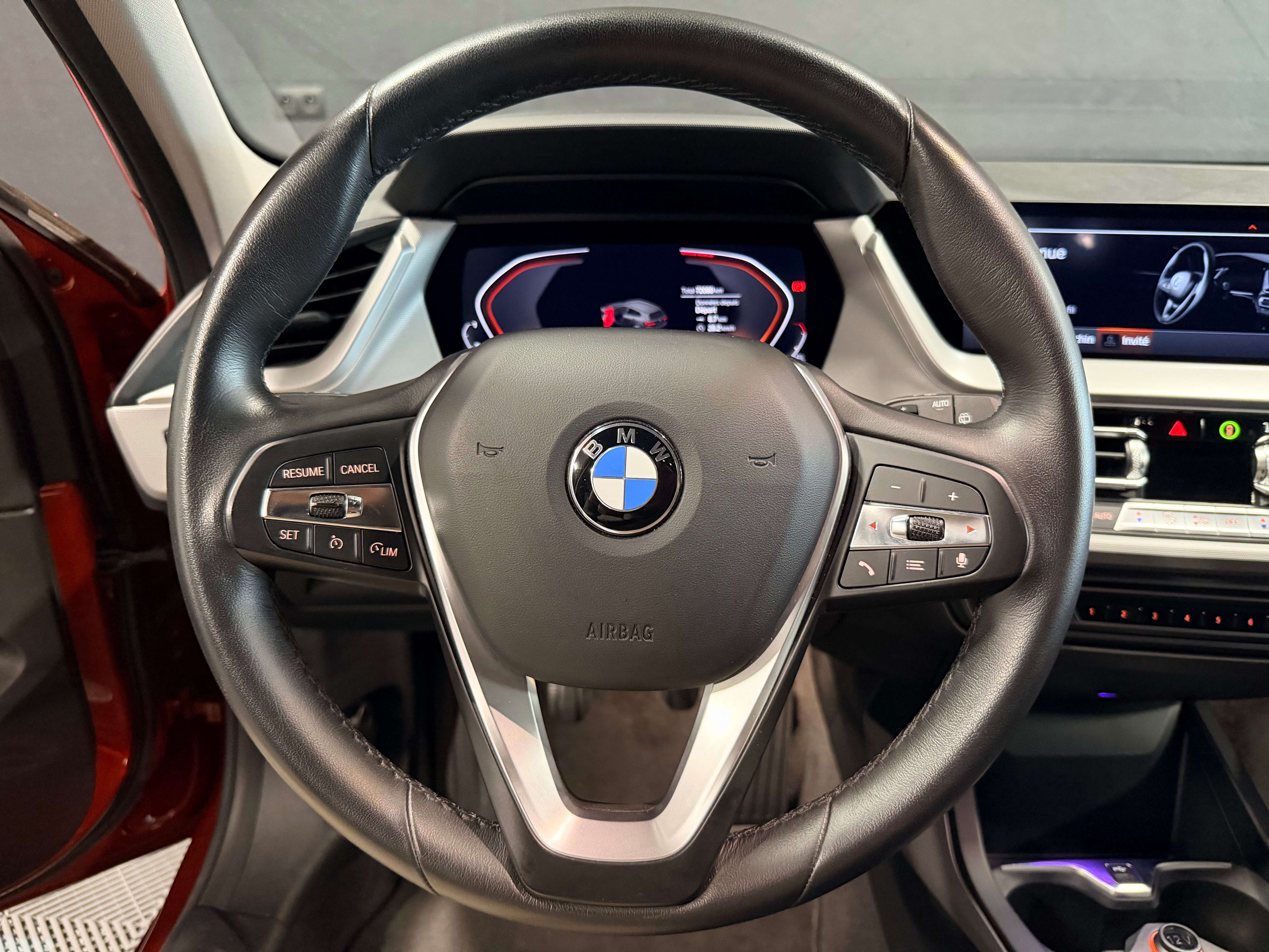 BMW 116 d Avantage - Affichage tête haute — Sièges chauffants — CarPlay