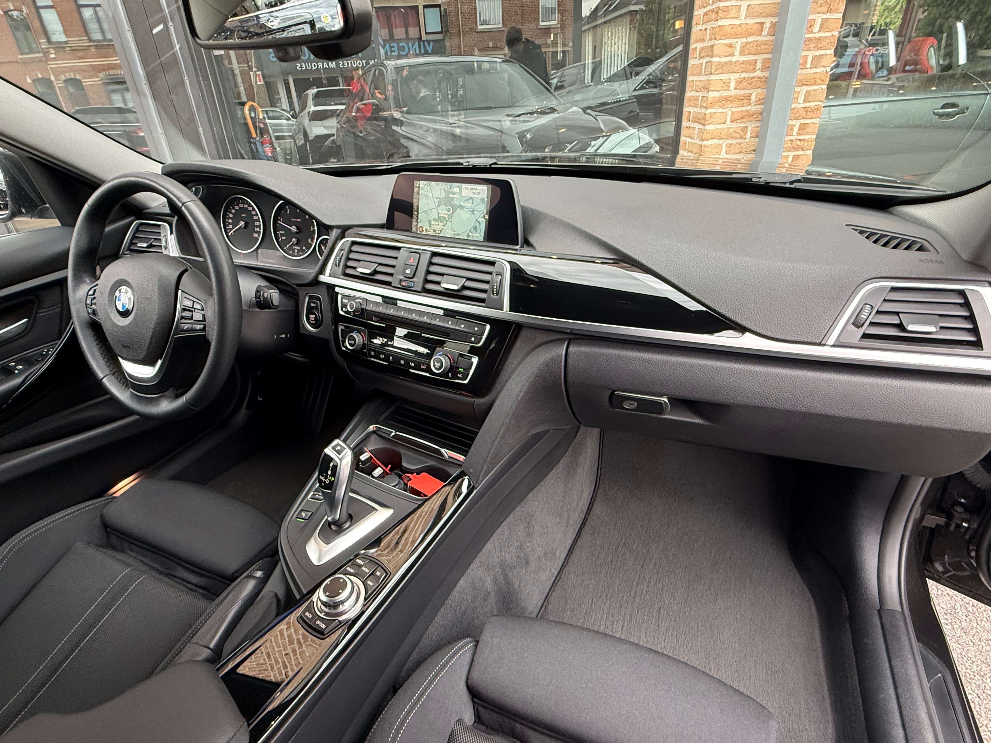 BMW 320 dAuto Led I Carnet BMW I Attelage