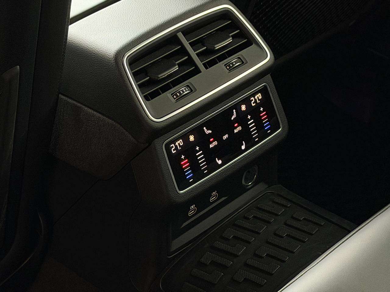 Audi RS6 QUATTRO FULL OPTION COMPLETE AKRAPOVIČ UNIEK