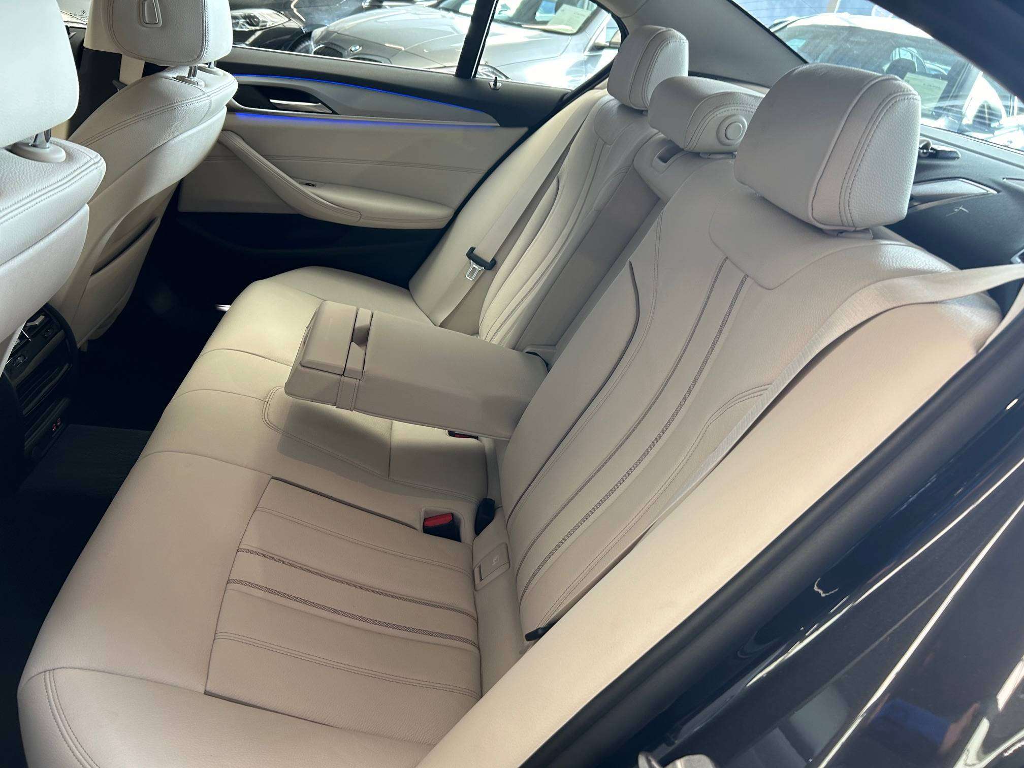 BMW 518 dA Berline Alu19"/Led/Leder/Cam/GpsPro/VerwZet/Carplay *1j garantie*