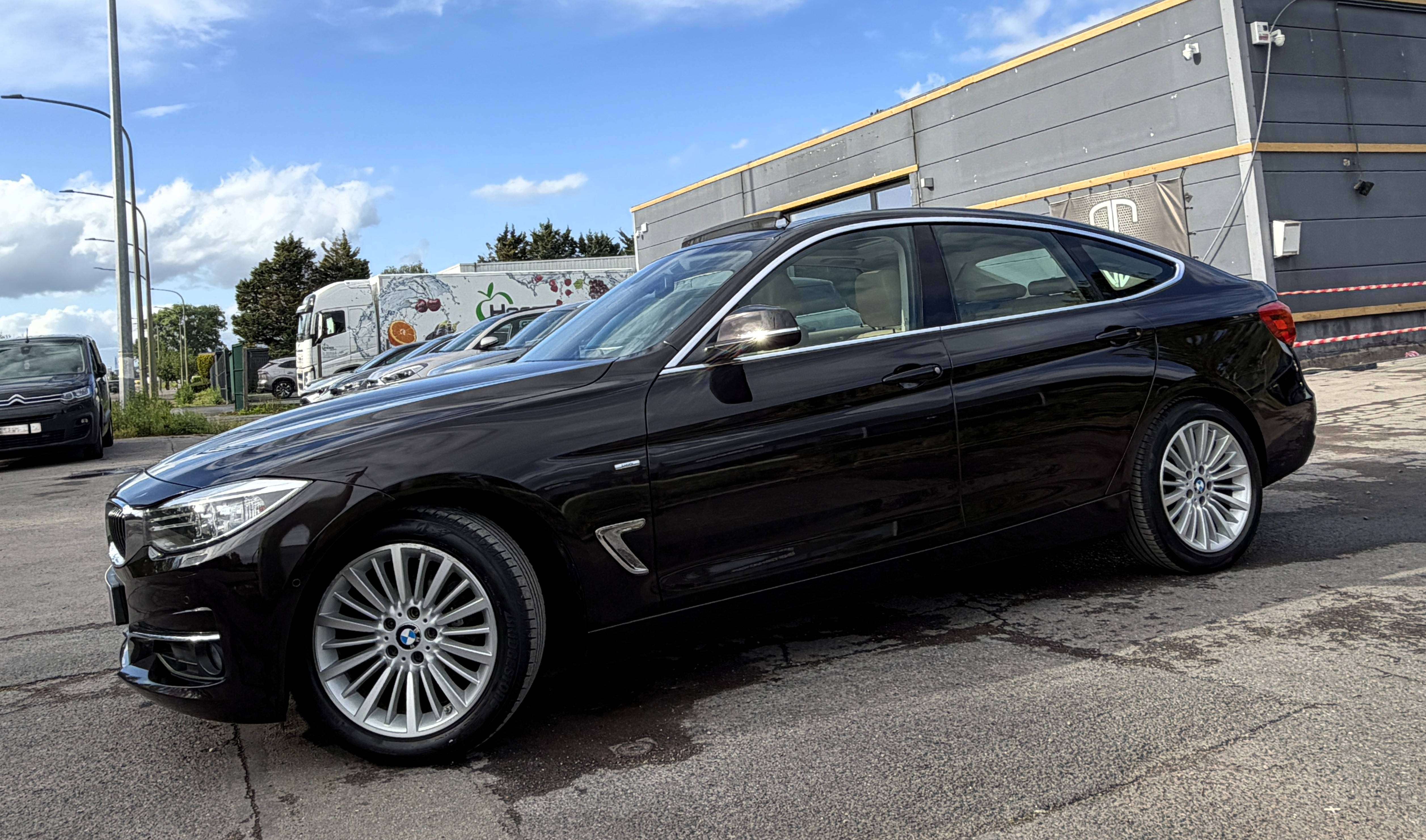BMW 320 iA Gran Turismo Luxury Line CUIR/NAVI/PANO/KEYLESS/PARK ASSIST/FULL LED