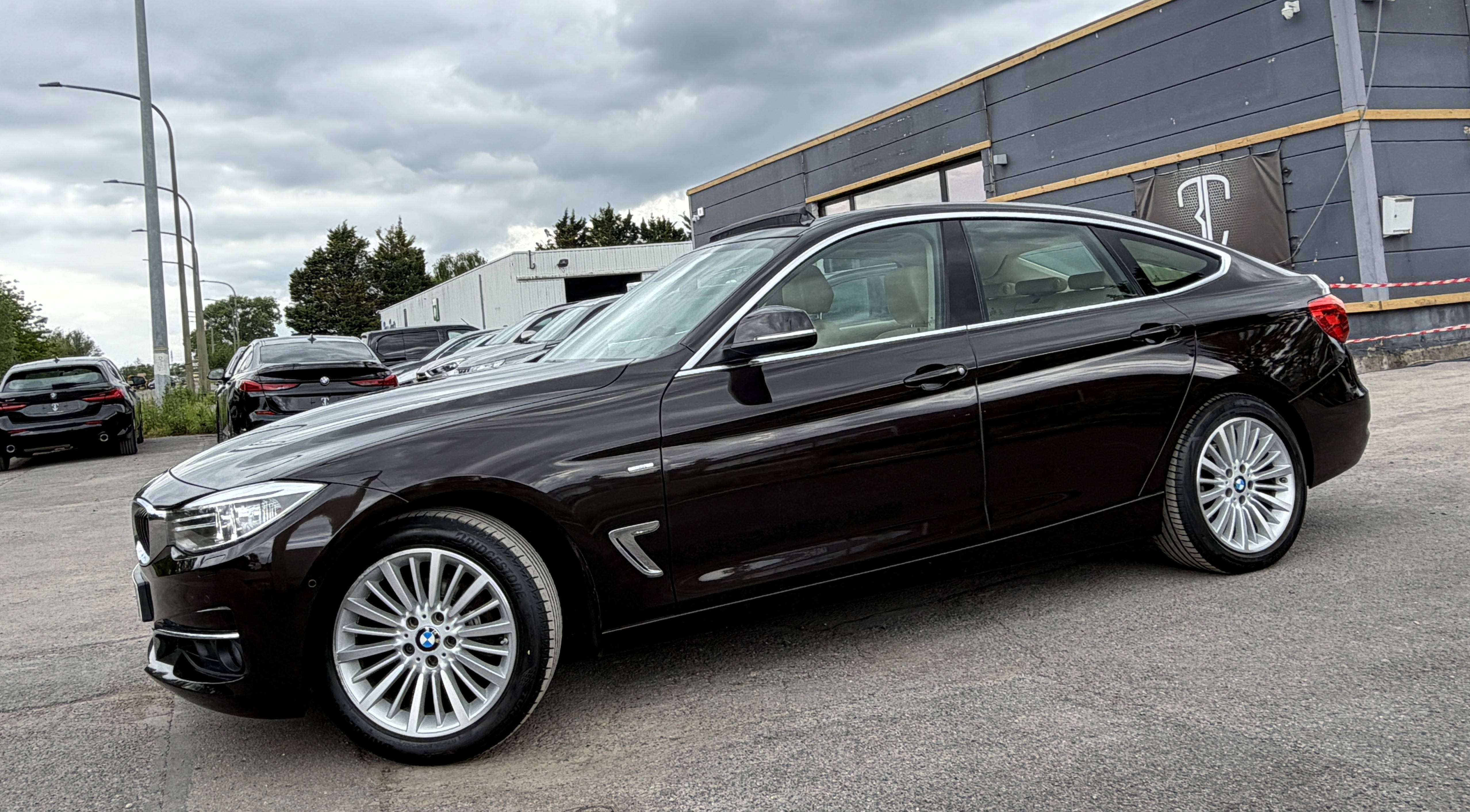 BMW 320 iA Gran Turismo Luxury Line CUIR/NAVI/PANO/KEYLESS/PARK ASSIST/FULL LED