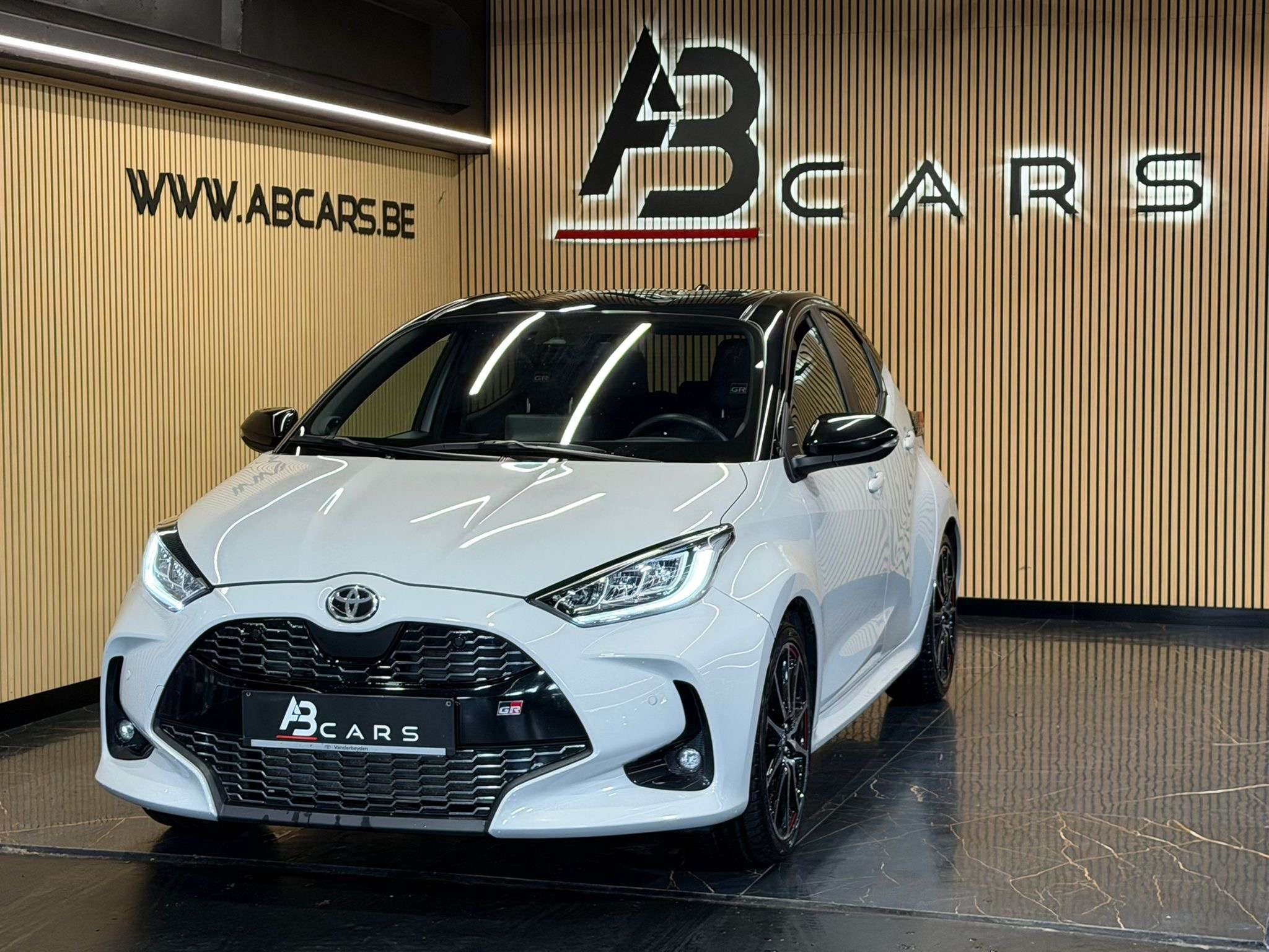 Toyota Yaris Hybrid 1.5i VVT-i * SPORT * FINITION GR * BOÎTE AUTO *