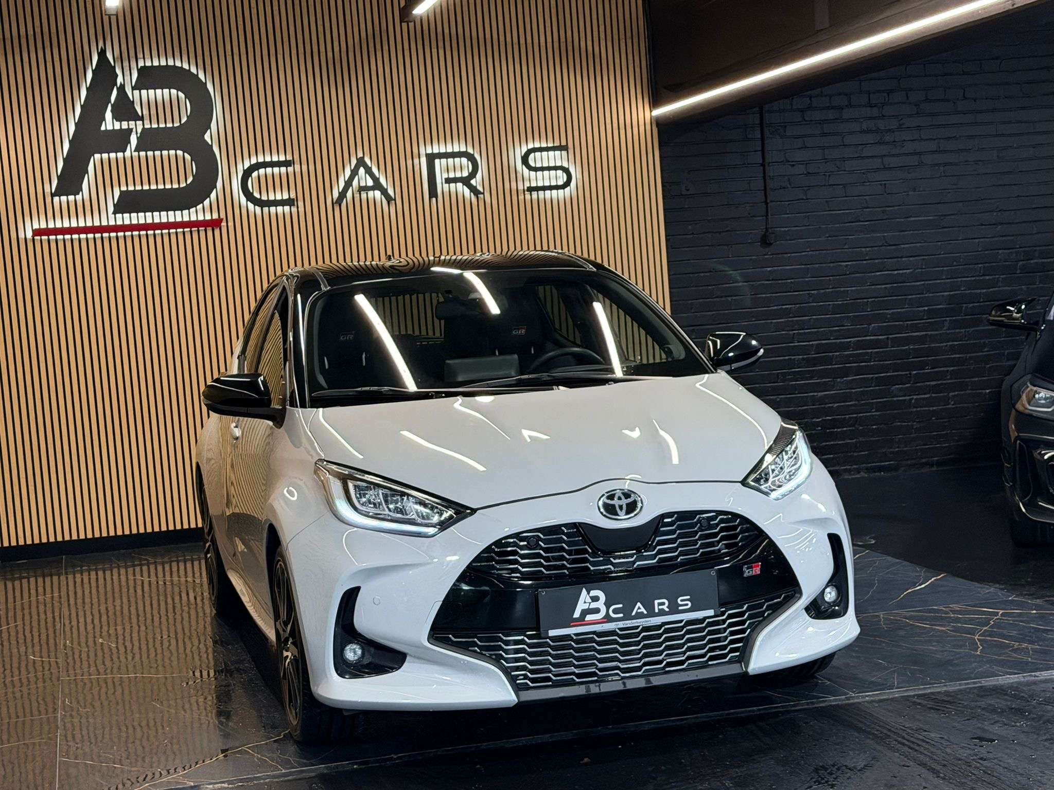 Toyota Yaris Hybrid 1.5i VVT-i * SPORT * FINITION GR * BOÎTE AUTO *