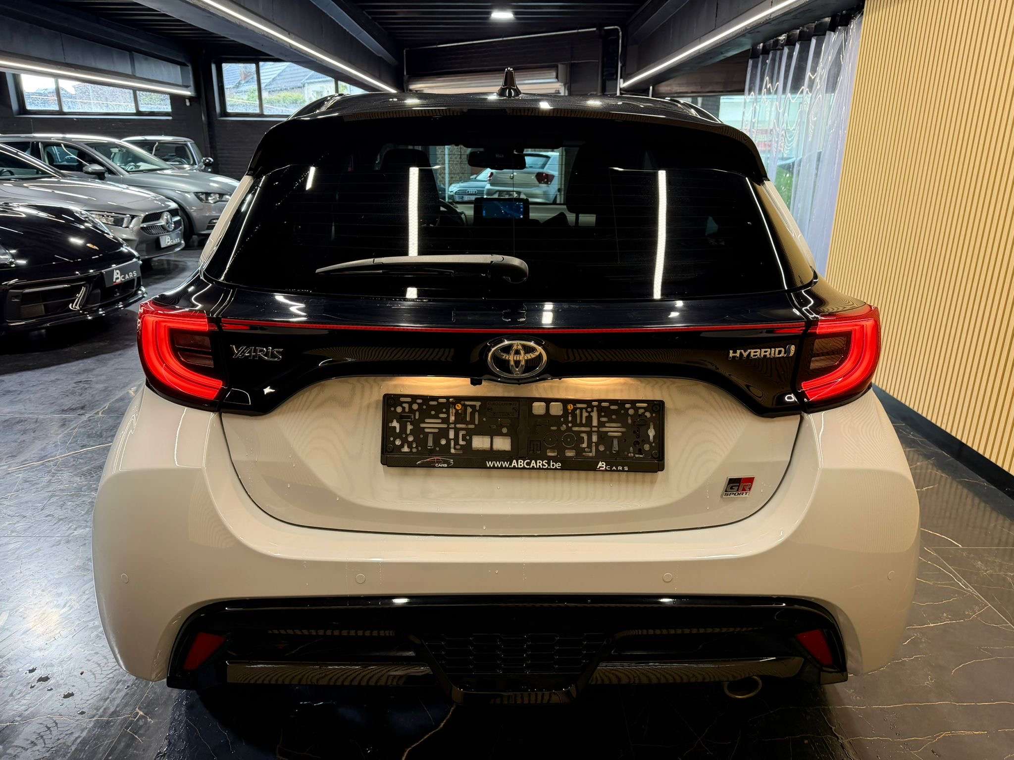Toyota Yaris Hybrid 1.5i VVT-i * SPORT * FINITION GR * BOÎTE AUTO *