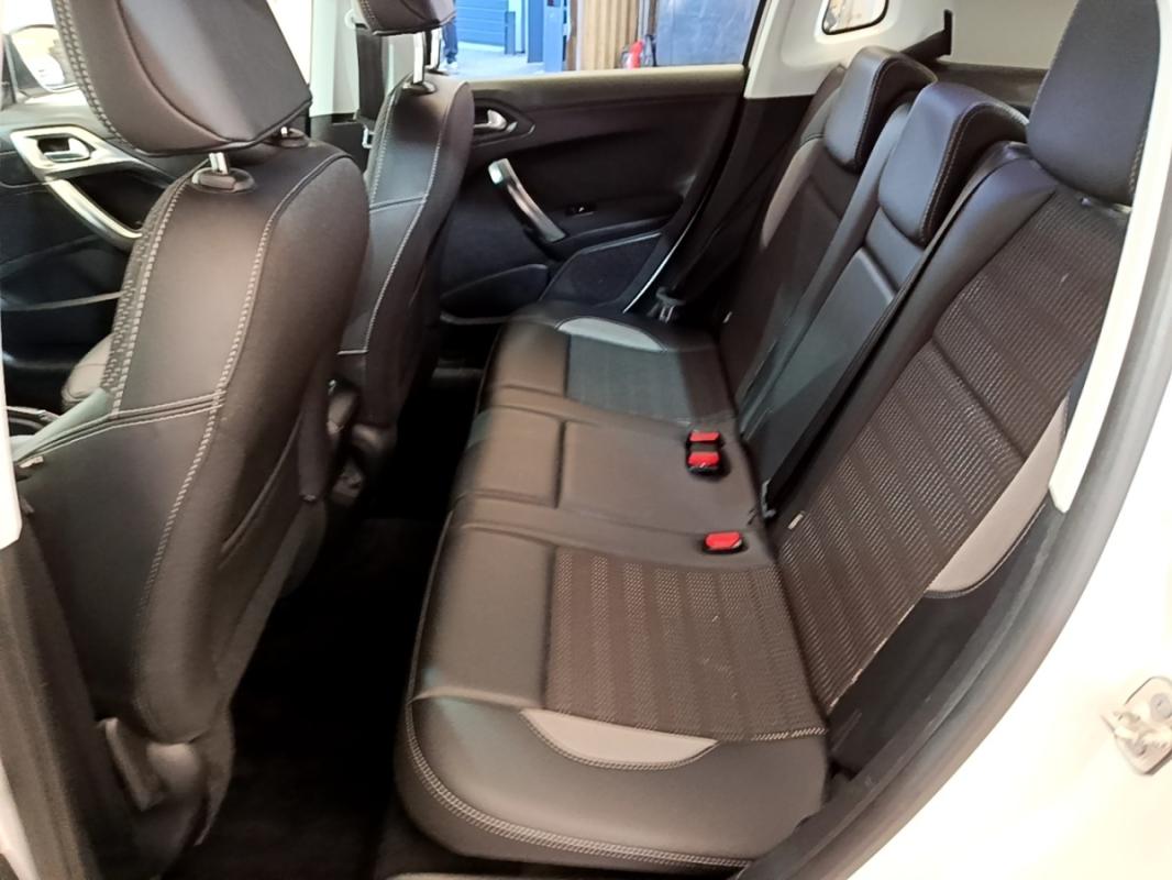 Peugeot 2008 BlueHDi 120 S&S EAT6 Allure Business