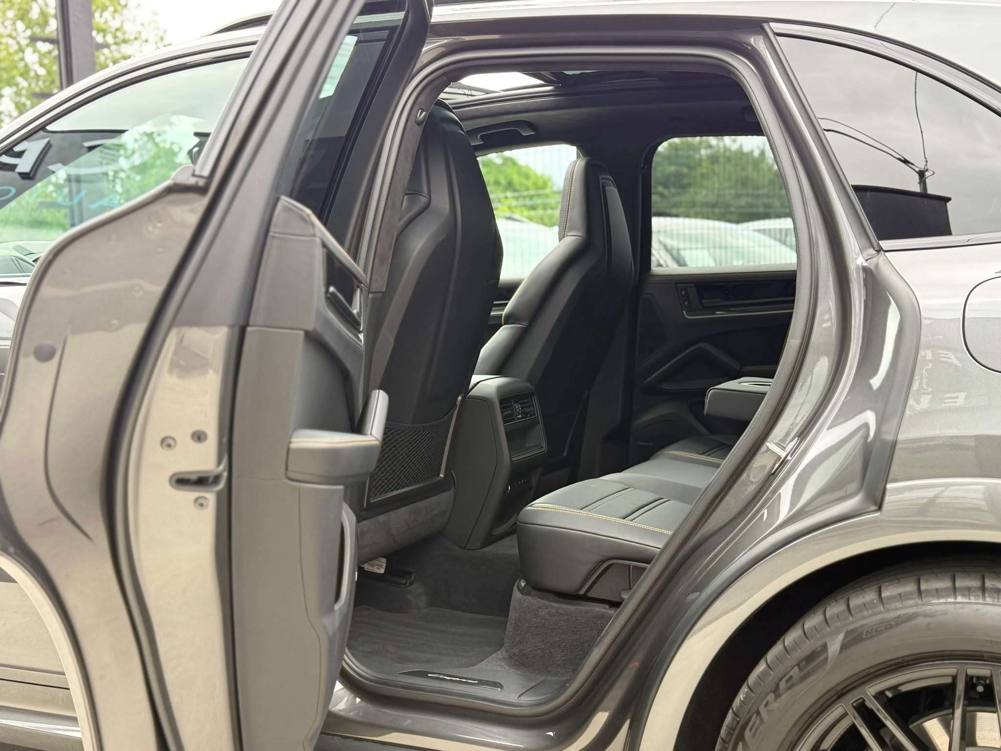Porsche Cayenne E-Hybrid 3.0 Turbo V6 (346 kW) NEW PRICES 170K€ - TOIT PANO - PNEUMATIC - PACK CHRONO - DISTRONIC - CAMERA360° - FULL OP