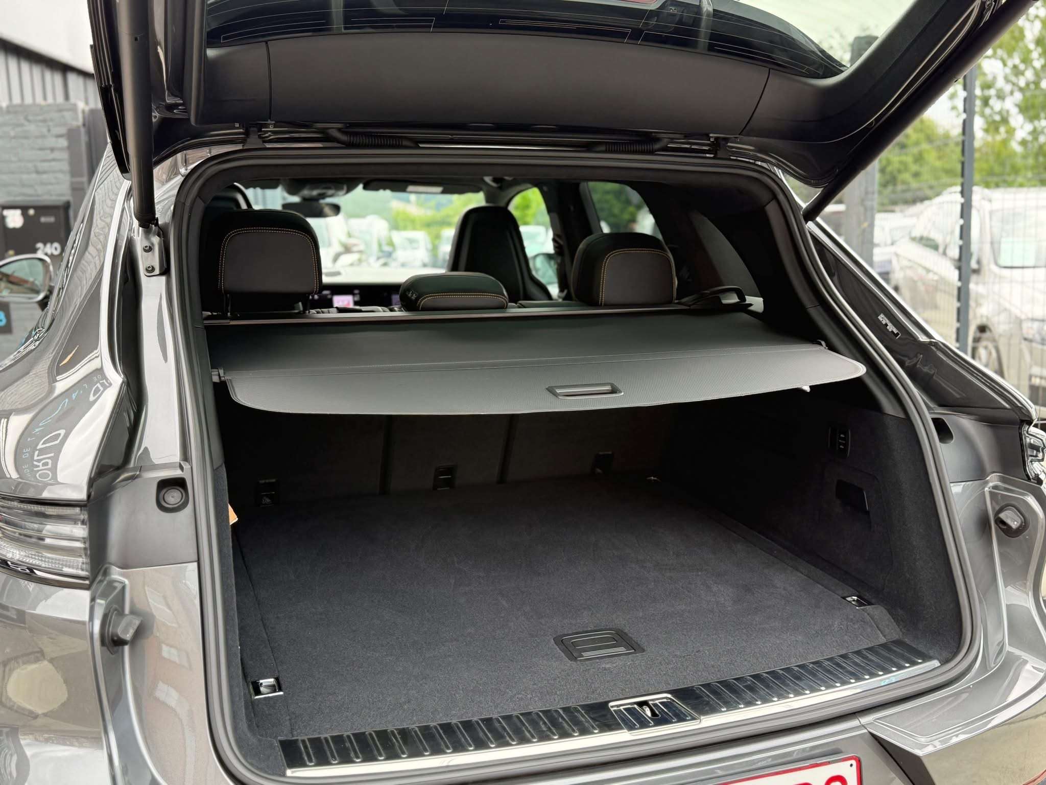 Porsche Cayenne E-Hybrid 3.0 Turbo V6 (346 kW) NEW PRICES 170K€ - TOIT PANO - PNEUMATIC - PACK CHRONO - DISTRONIC - CAMERA360° - FULL OP