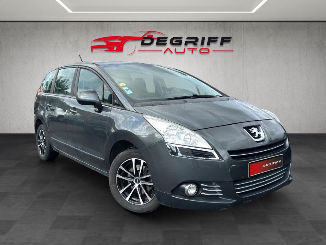 Peugeot 5008 1.6 e-HDi 115ch FAP BMP6 BLUE LION Série Spéciale Family 7pl