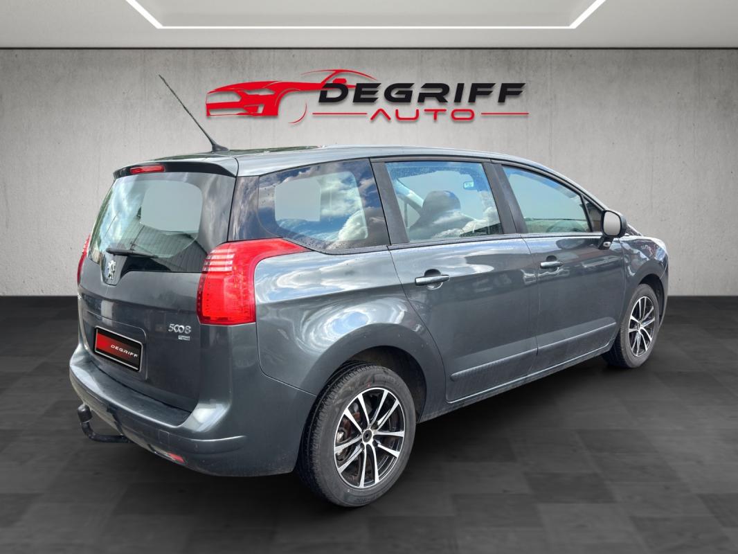 Peugeot 5008 1.6 e-HDi 115ch FAP BMP6 BLUE LION Série Spéciale Family 7pl
