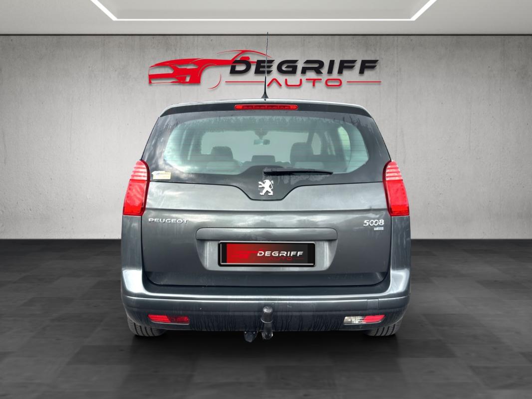 Peugeot 5008 1.6 e-HDi 115ch FAP BMP6 BLUE LION Série Spéciale Family 7pl
