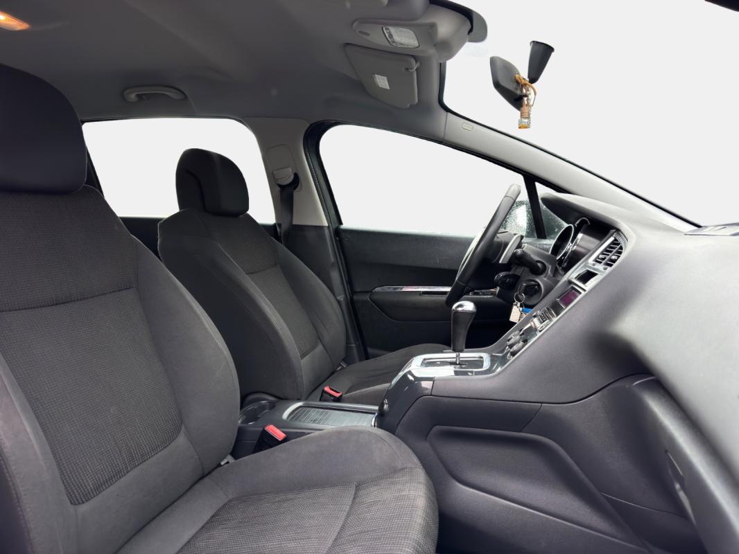Peugeot 5008 1.6 e-HDi 115ch FAP BMP6 BLUE LION Série Spéciale Family 7pl