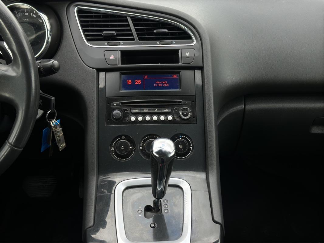 Peugeot 5008 1.6 e-HDi 115ch FAP BMP6 BLUE LION Série Spéciale Family 7pl