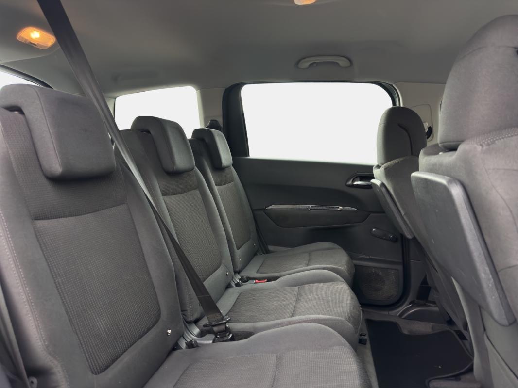 Peugeot 5008 1.6 e-HDi 115ch FAP BMP6 BLUE LION Série Spéciale Family 7pl