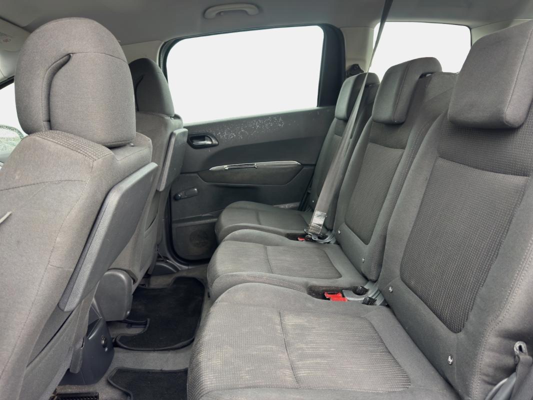 Peugeot 5008 1.6 e-HDi 115ch FAP BMP6 BLUE LION Série Spéciale Family 7pl