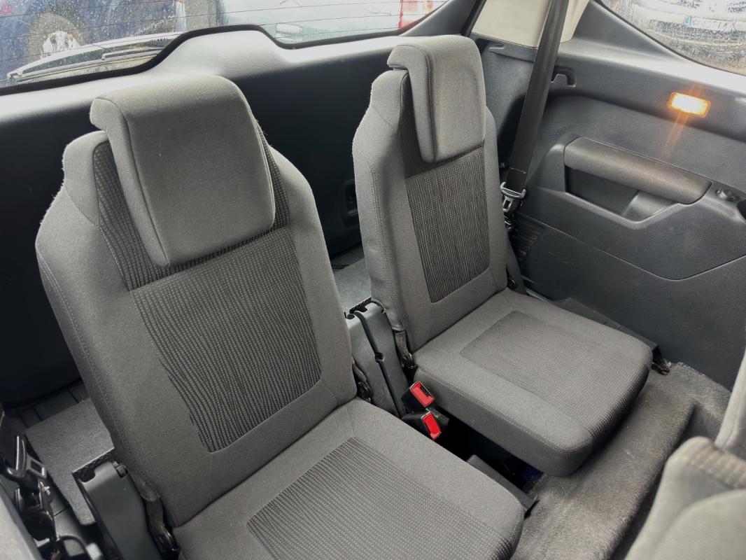 Peugeot 5008 1.6 e-HDi 115ch FAP BMP6 BLUE LION Série Spéciale Family 7pl