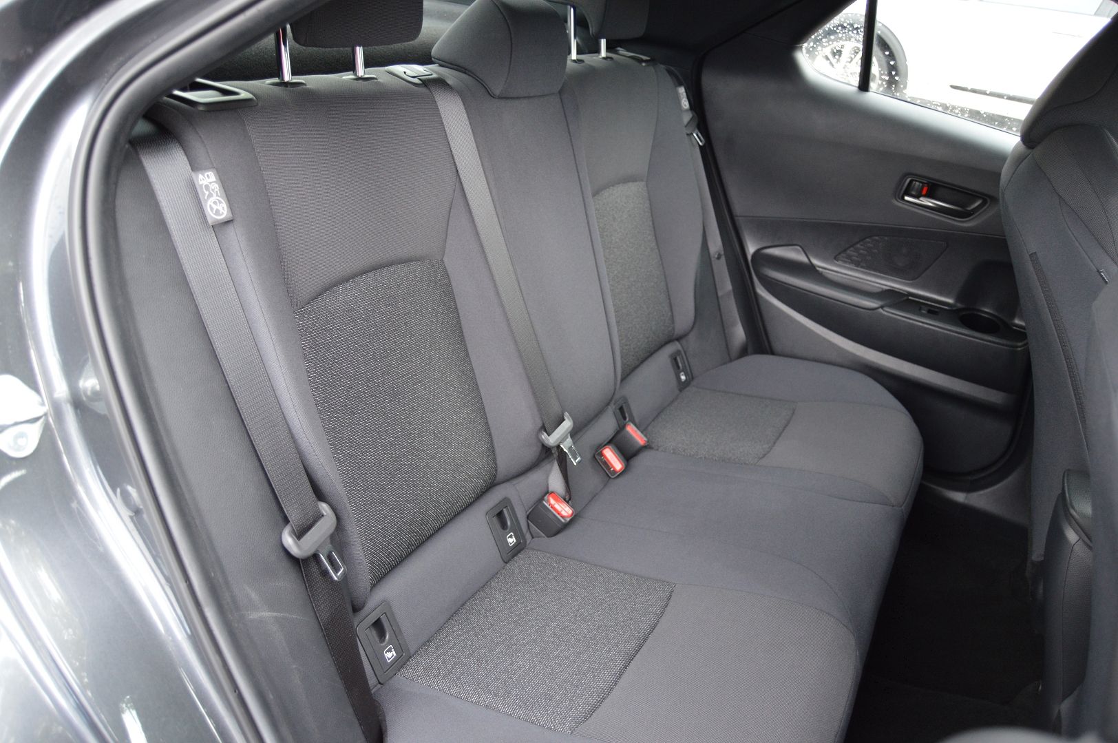Toyota C-HR 1.8 HYBRIDE 140CH DYNAMIC BUSINESS NG23