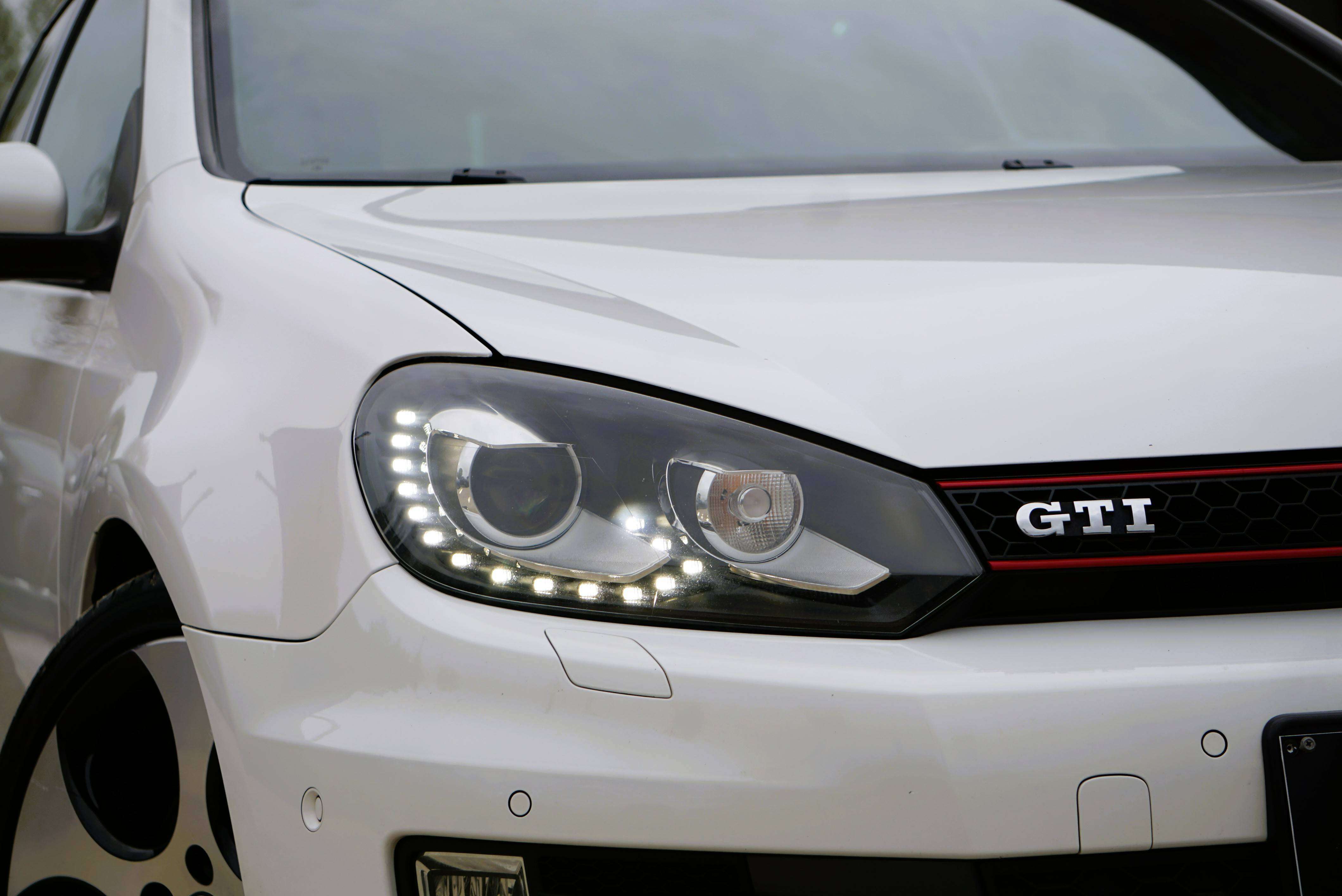 Volkswagen Golf GTI 2.0 TSI NAVI Bi-XENON PDC AV/AR CARNET COMPLET