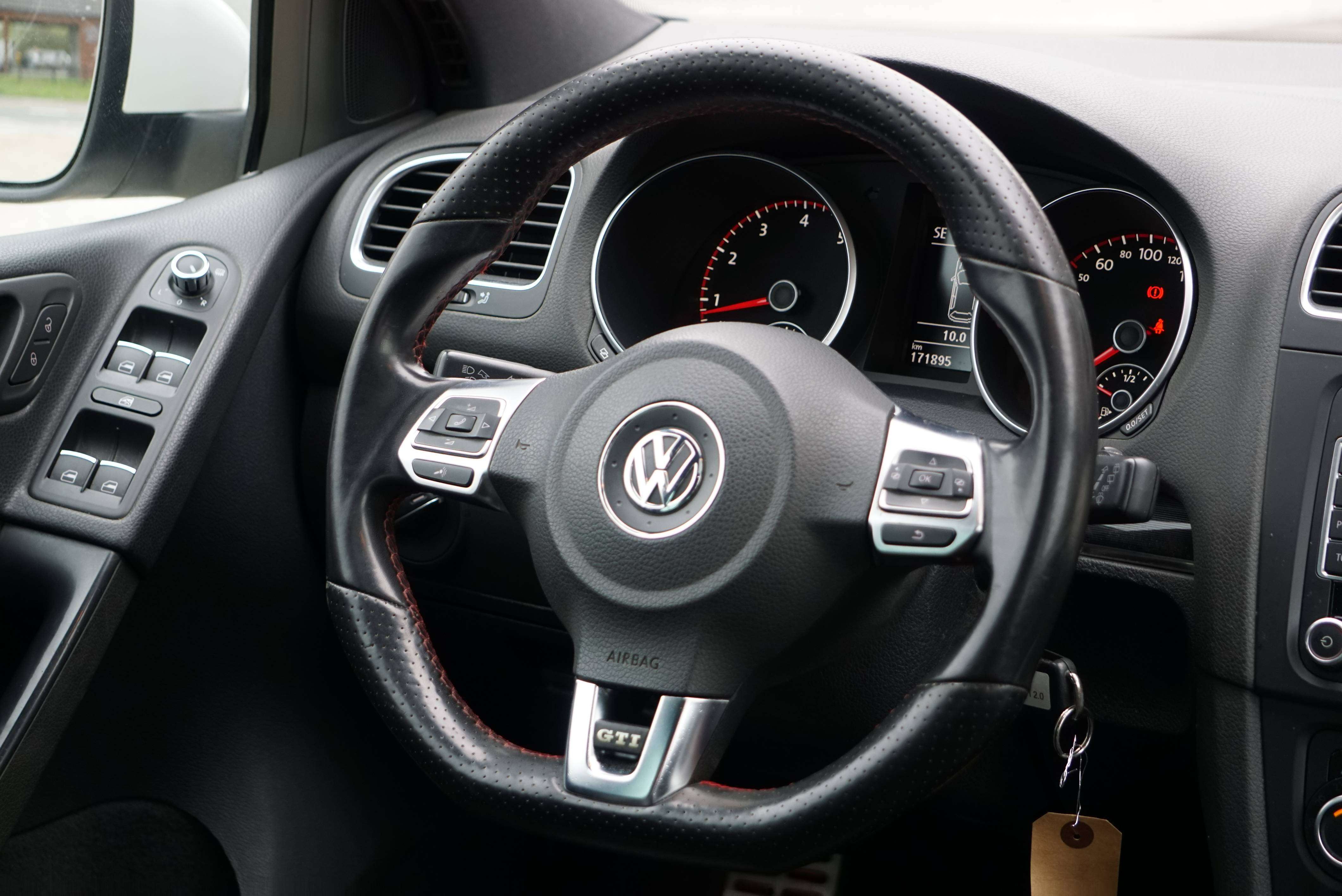 Volkswagen Golf GTI 2.0 TSI NAVI Bi-XENON PDC AV/AR CARNET COMPLET