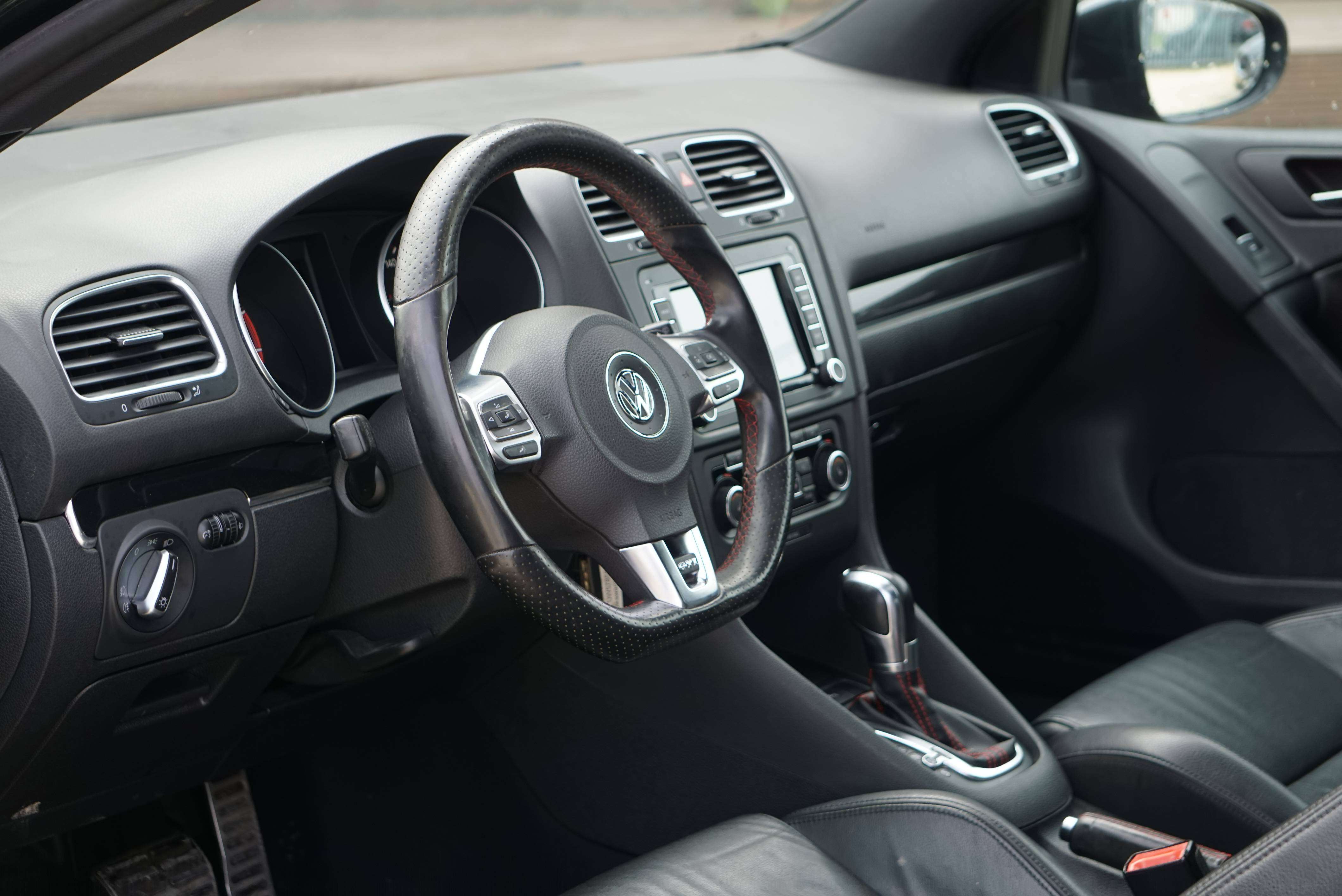 Volkswagen Golf GTI 2.0 TSI DSG TOIT-OUVRANT CARNET GARANTIE