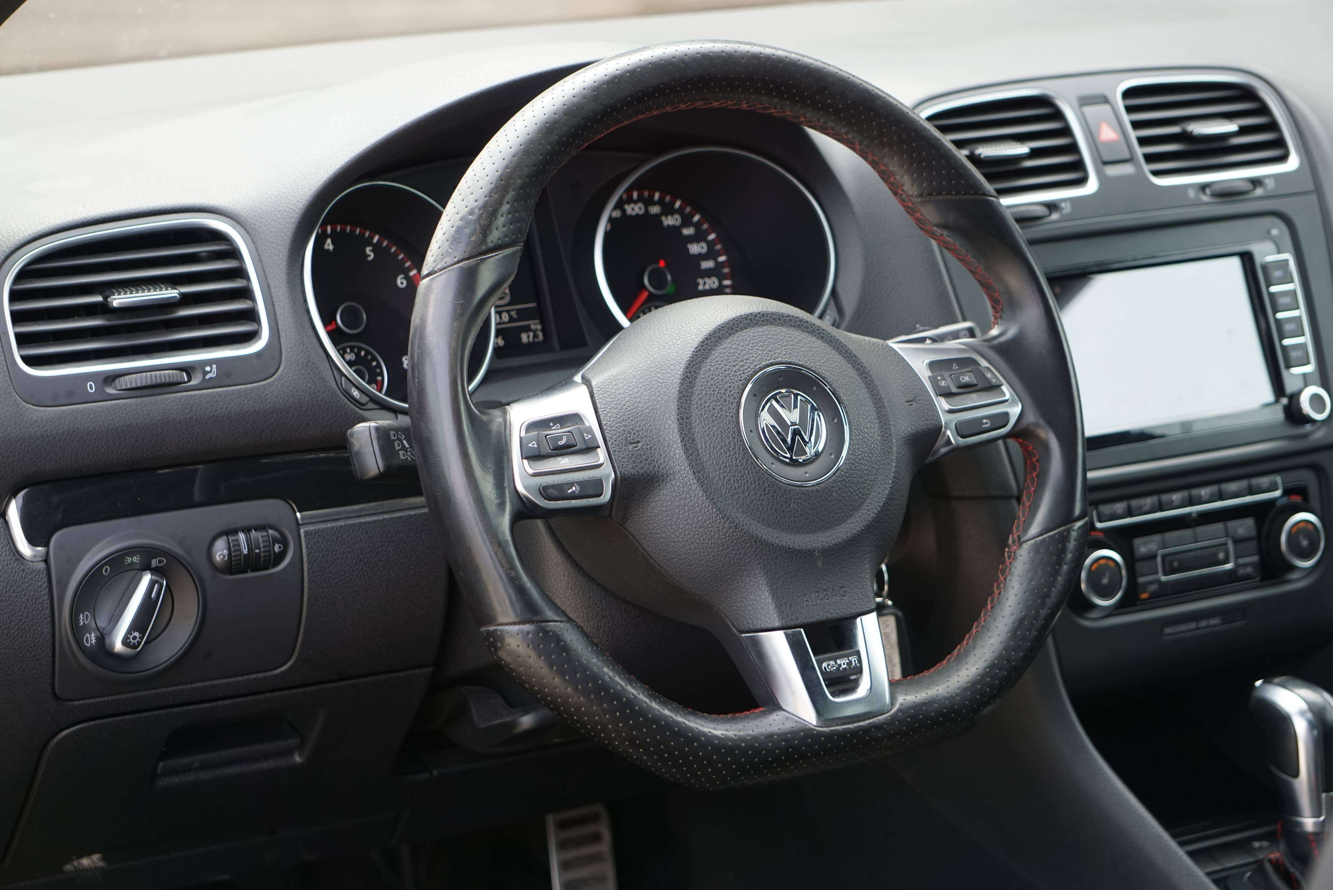 Volkswagen Golf GTI 2.0 TSI DSG TOIT-OUVRANT CARNET GARANTIE