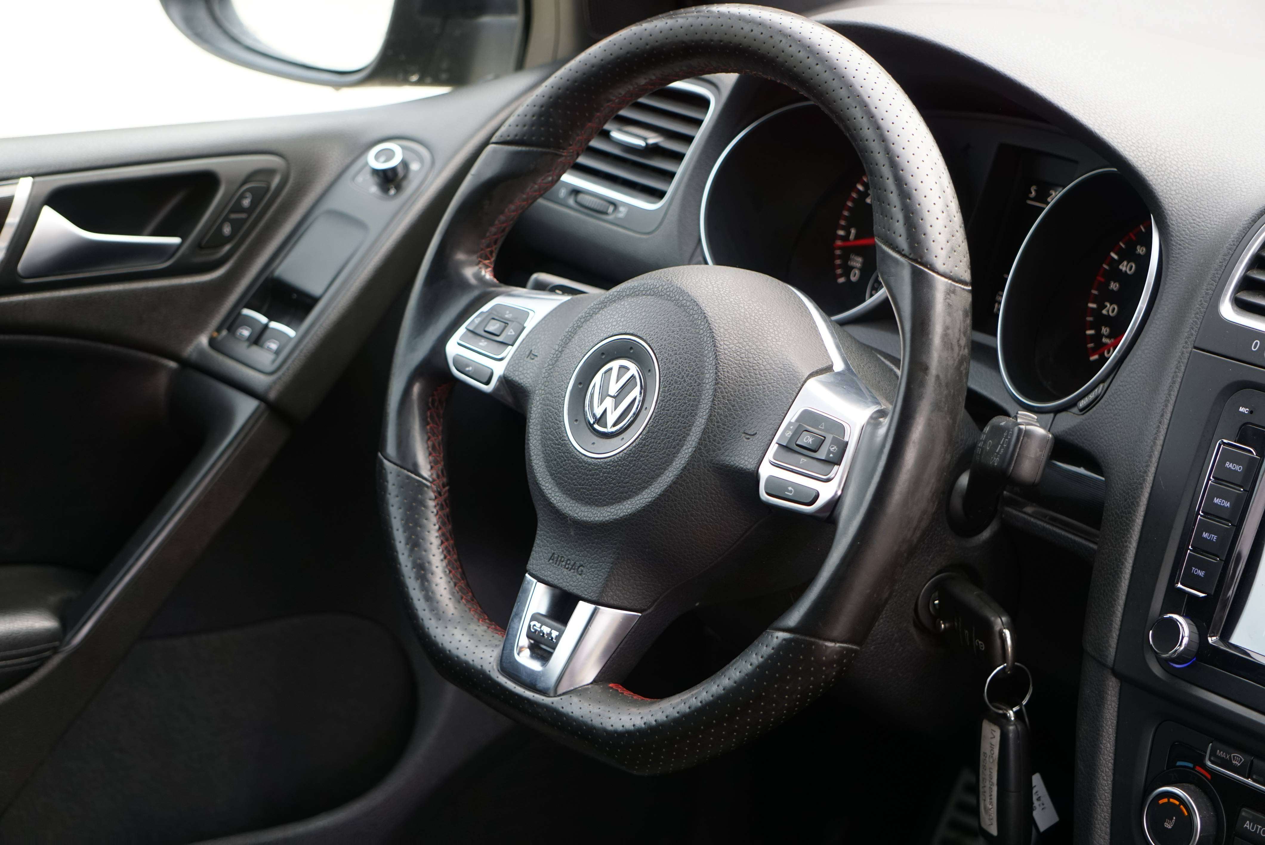 Volkswagen Golf GTI 2.0 TSI DSG TOIT-OUVRANT CARNET GARANTIE