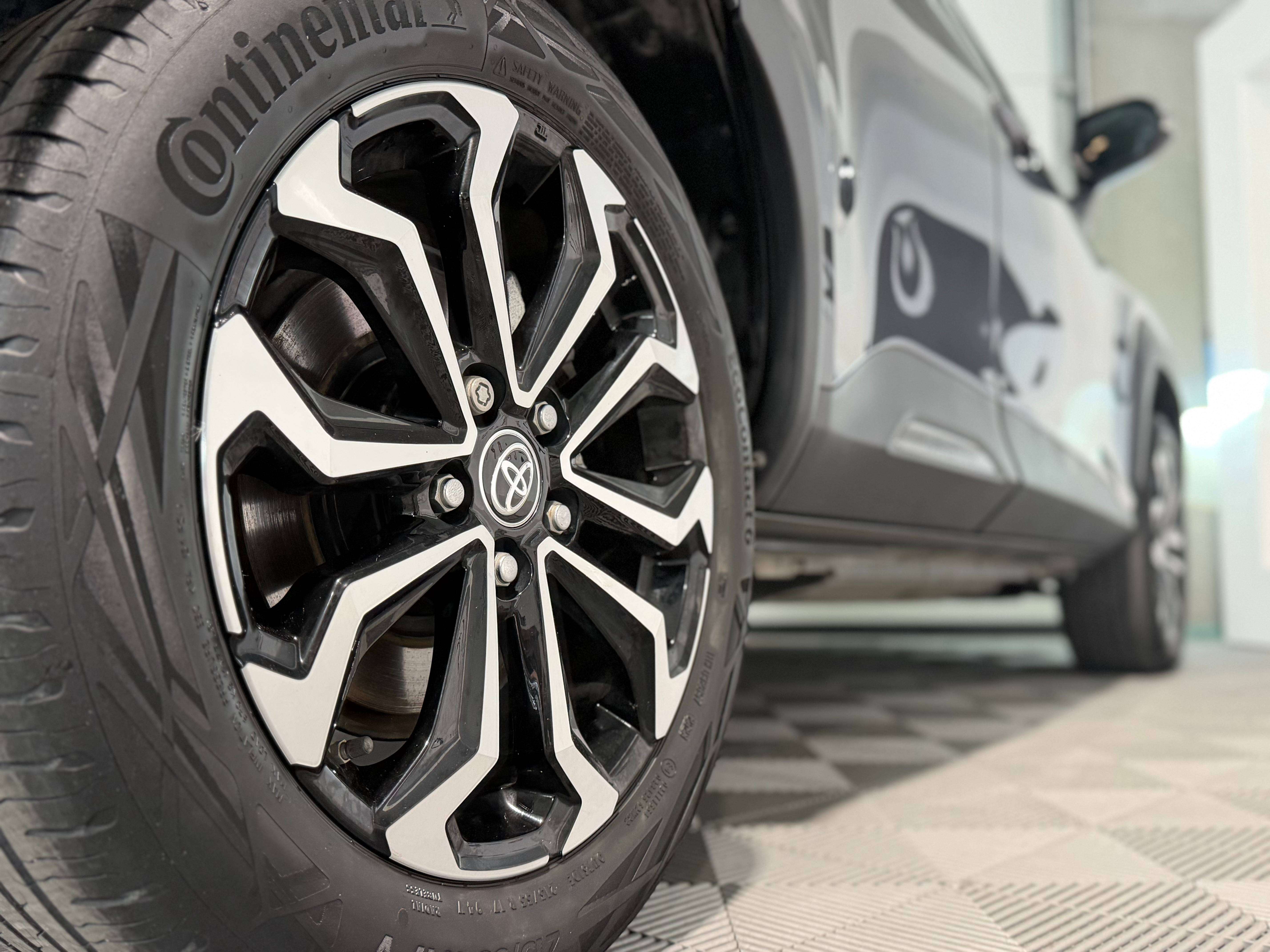 Toyota Yaris Cross Hybrid 1.5i VVT-i Dynamic Plus Bi-Tone E-CVT/CARPLAY/CLIM AUTO/PDC AV+ARR+CAM/GARANTIE TOYOTA 10ANS
