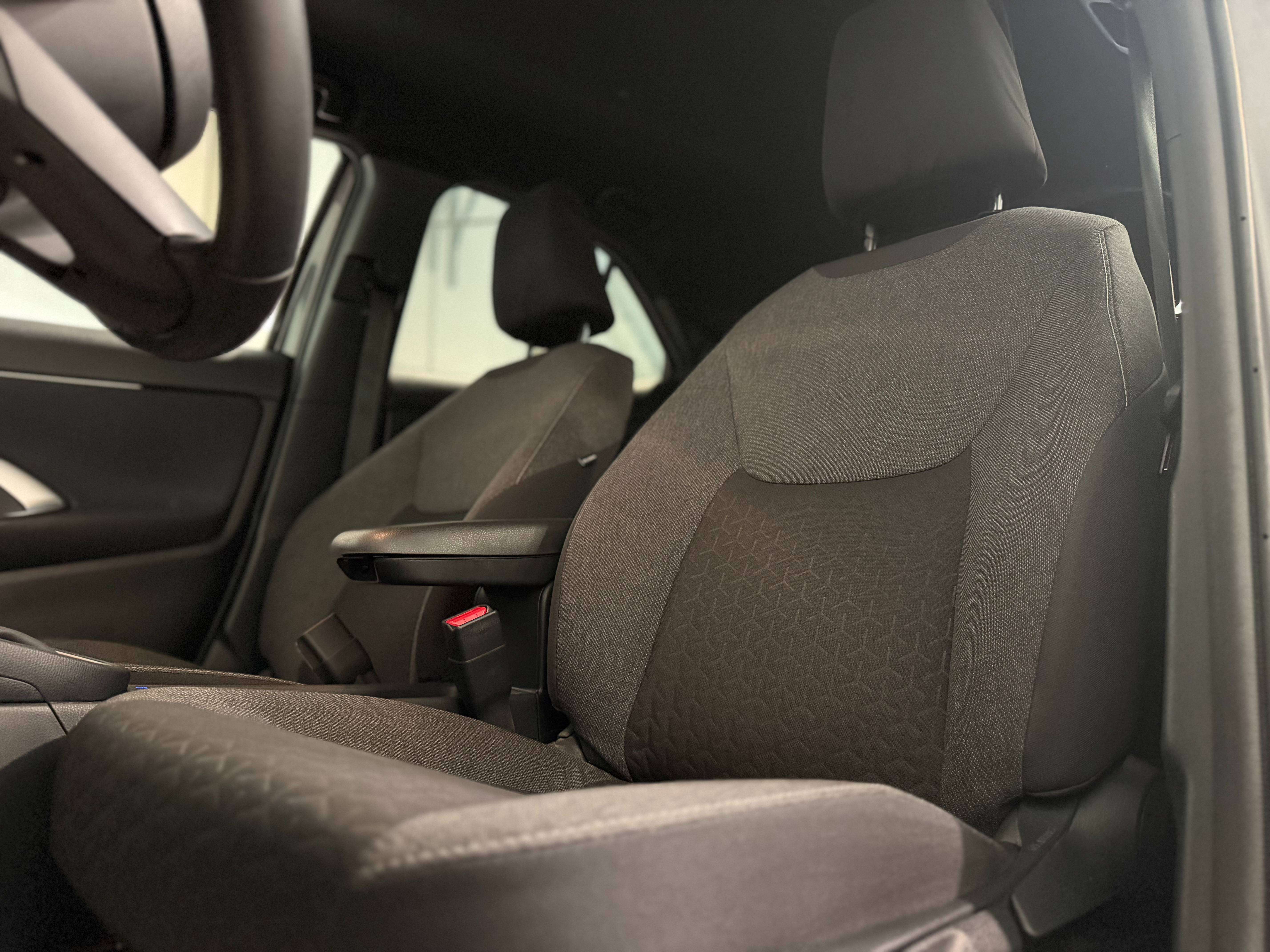 Toyota Yaris Cross Hybrid 1.5i VVT-i Dynamic Plus Bi-Tone E-CVT/CARPLAY/CLIM AUTO/PDC AV+ARR+CAM/GARANTIE TOYOTA 10ANS