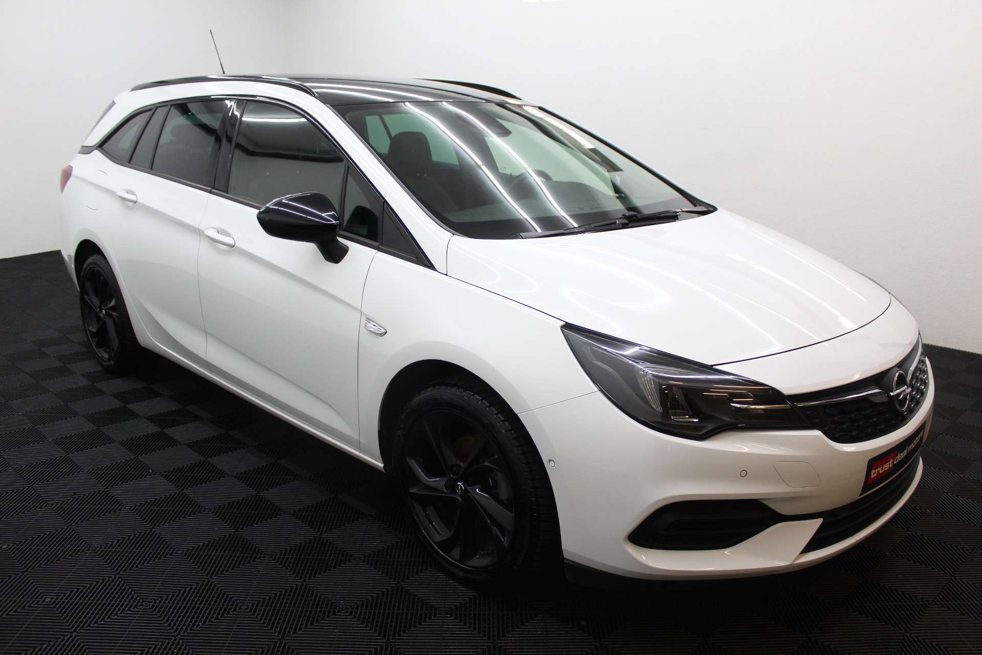 Opel Astra Astra Sports  1.2 Turbo Black Edition * Garantie *