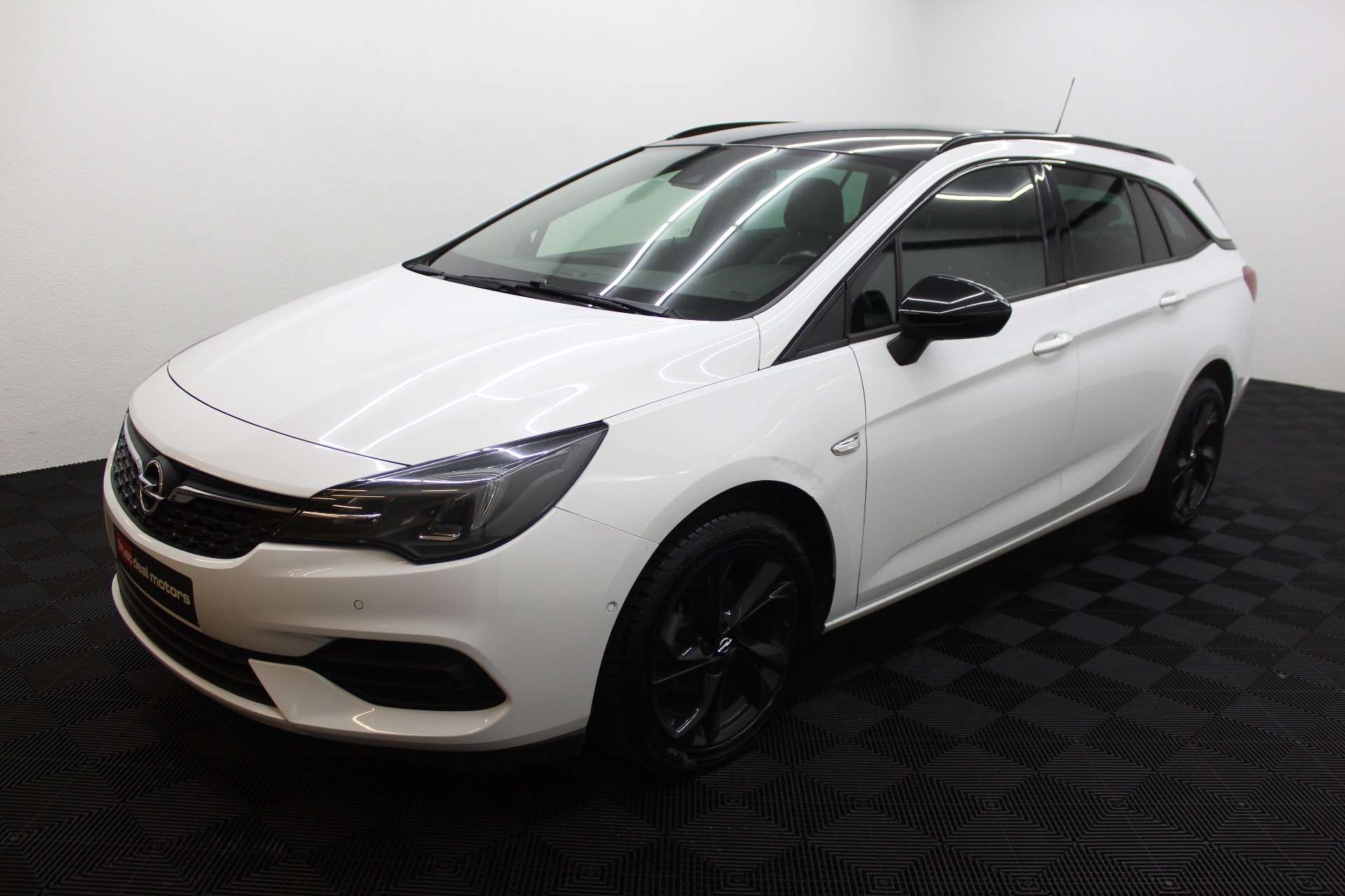 Opel Astra Astra Sports  1.2 Turbo Black Edition * Garantie *