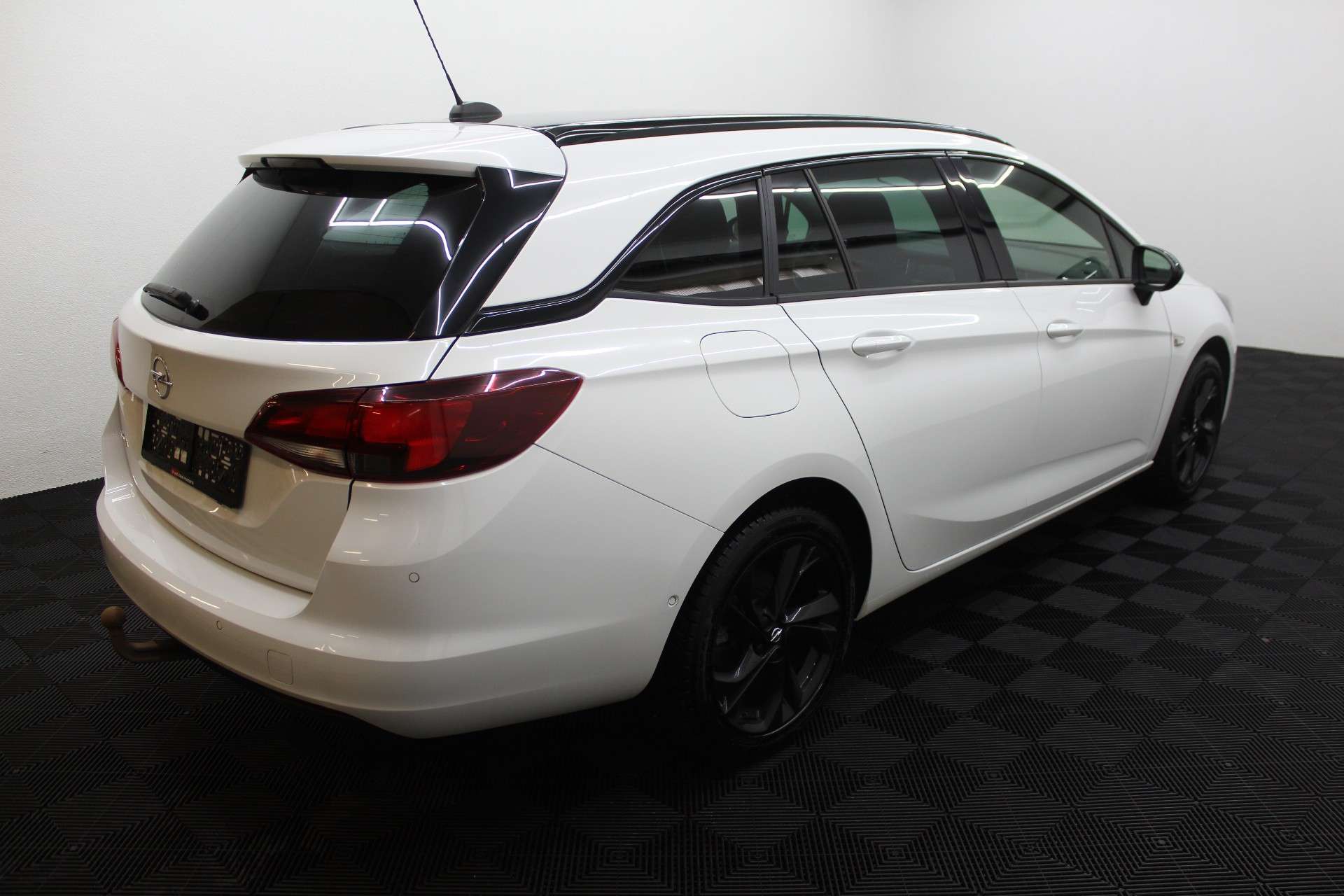 Opel Astra Astra Sports  1.2 Turbo Black Edition * Garantie *