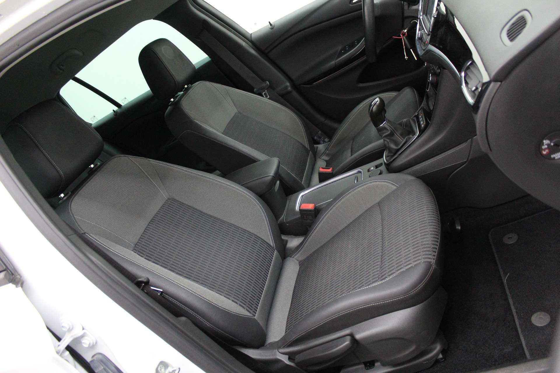 Opel Astra Astra Sports  1.2 Turbo Black Edition * Garantie *