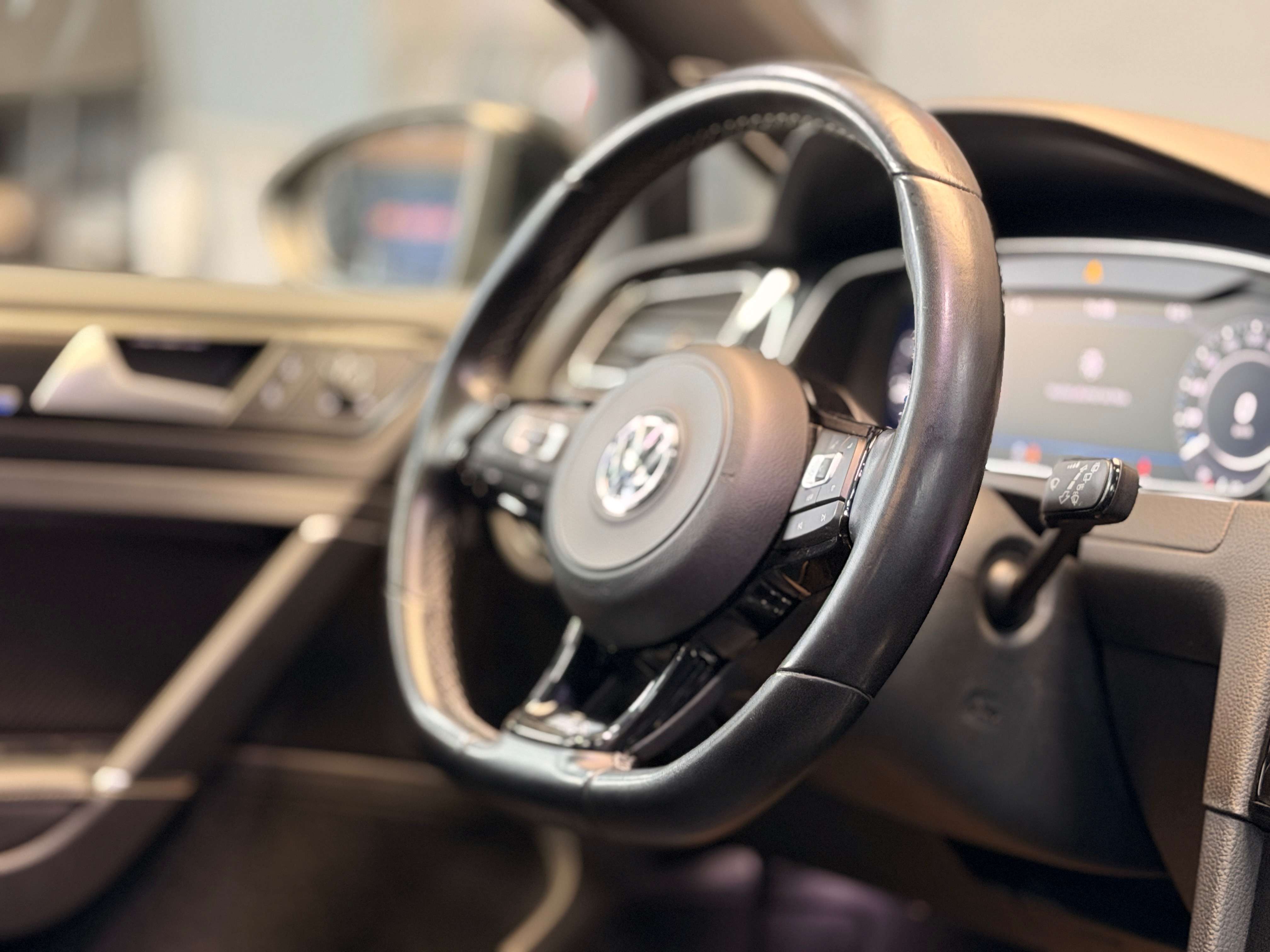 Volkswagen Golf R °DSG°FULL OPTS°PANO°NEW-CONDITION°BELGIUM CAR