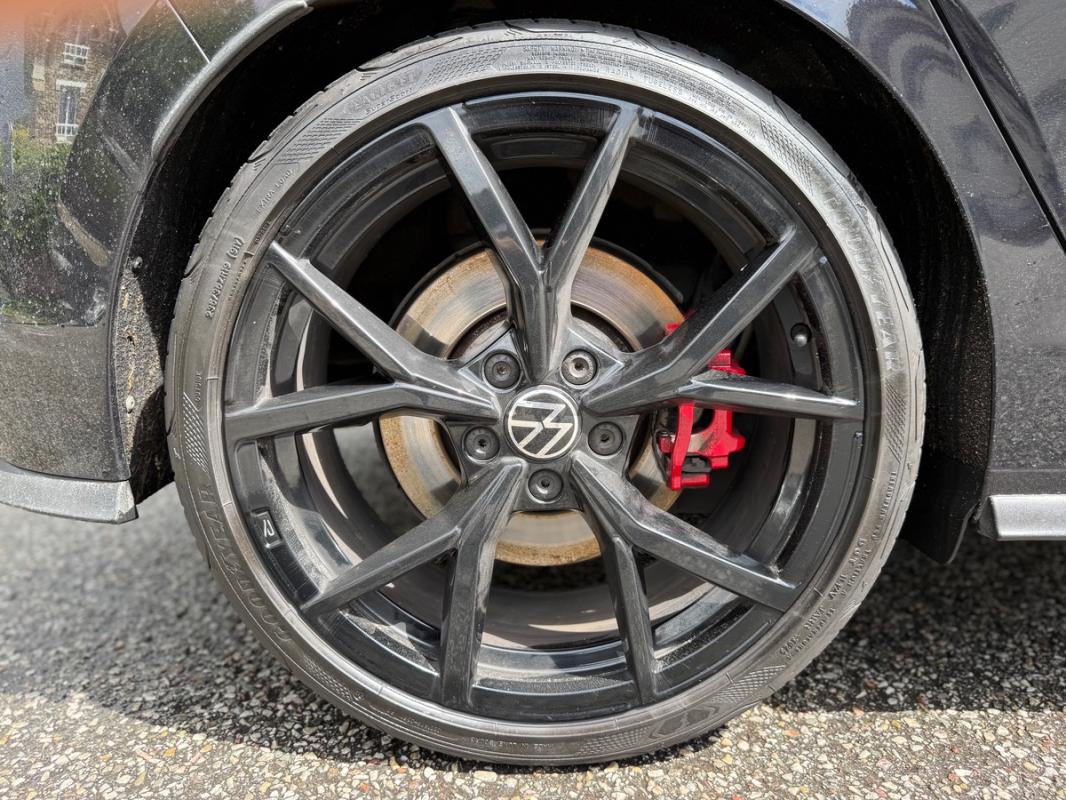 Volkswagen Golf VIII GTI Clubsport BLACK SERIE 2.0 TSi BMT DSG7 300 cv Boîte auto