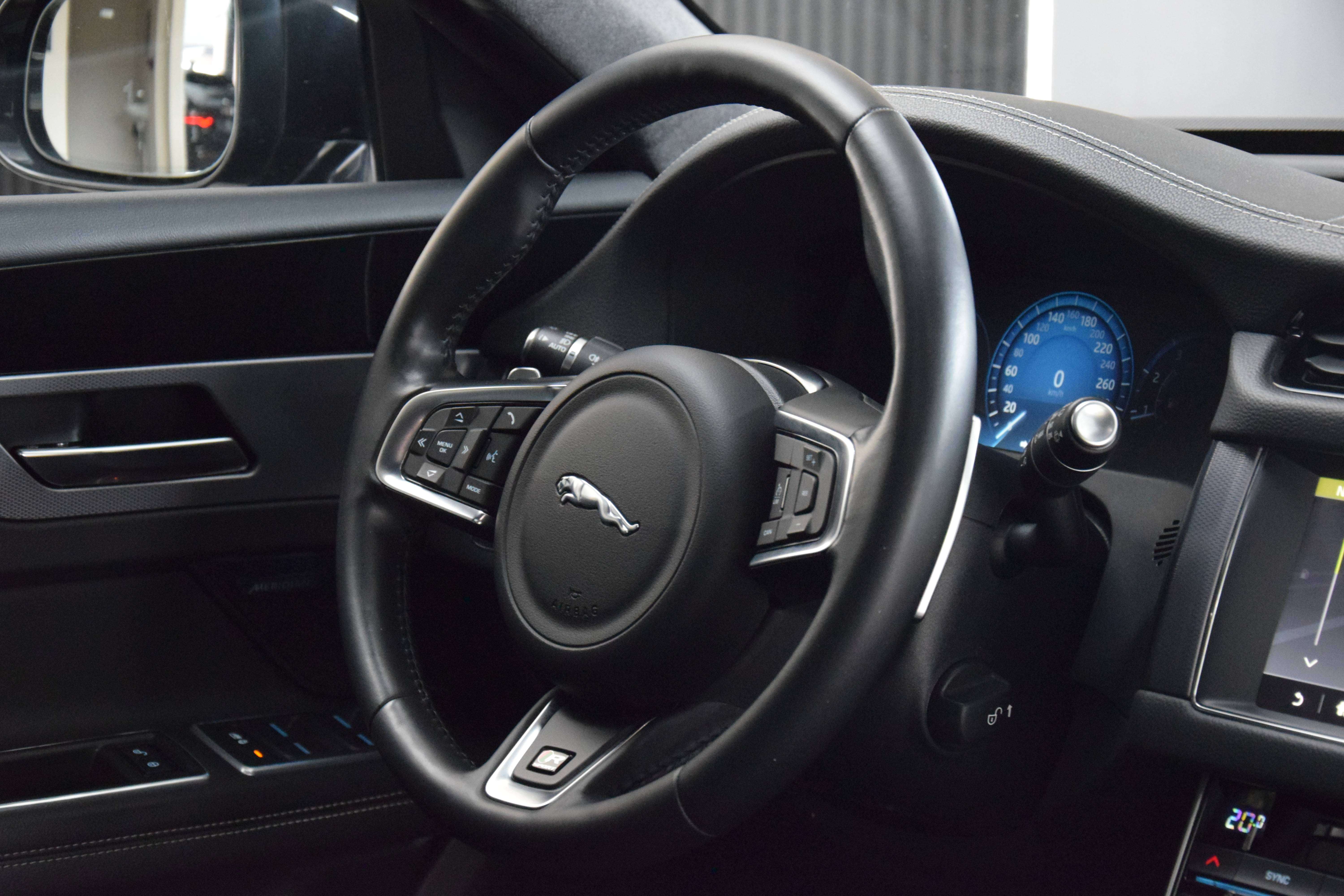 Jaguar XF Sportbrake 2.0 T R-Sport Black Edition 06/2020