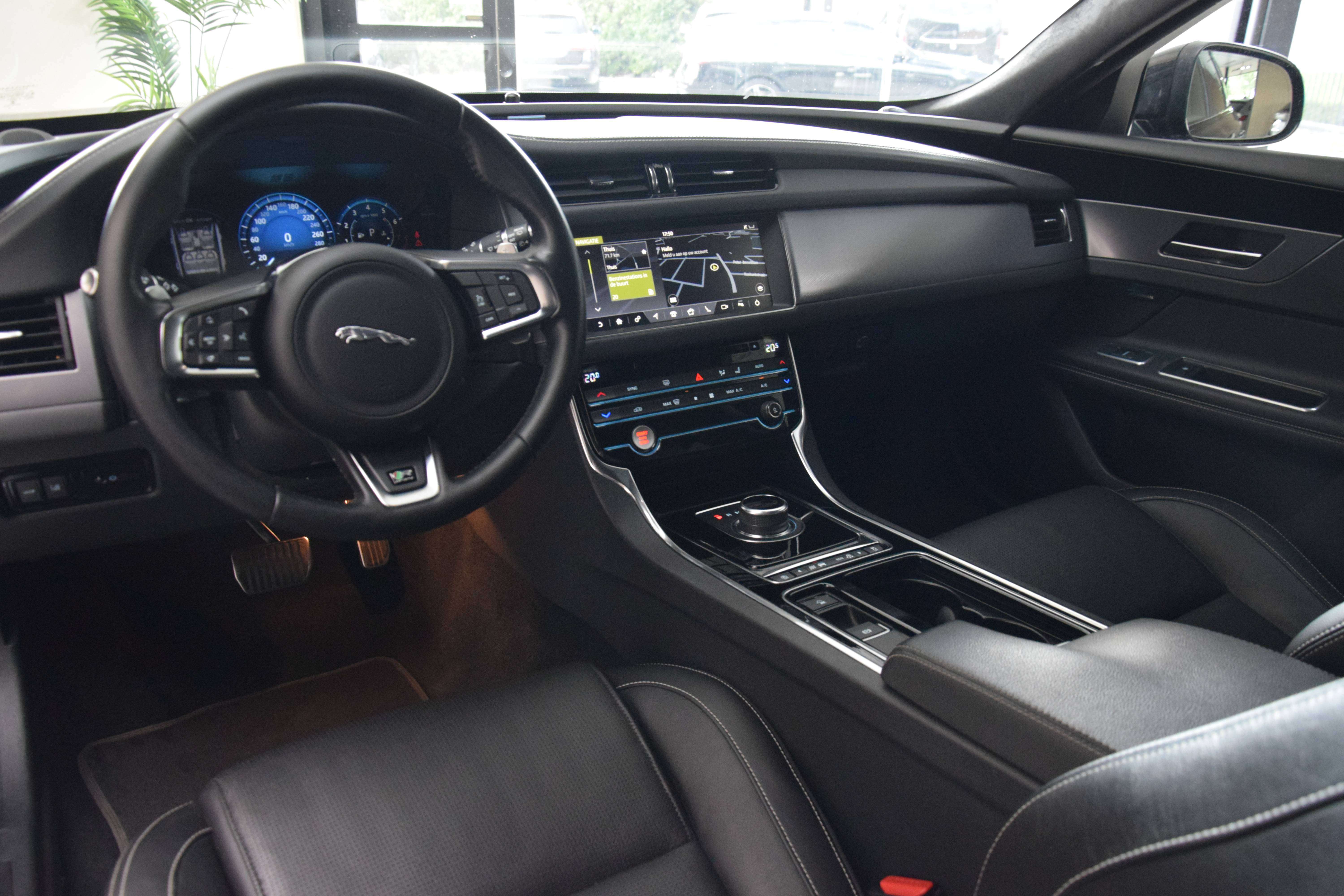 Jaguar XF Sportbrake 2.0 T R-Sport Black Edition 06/2020