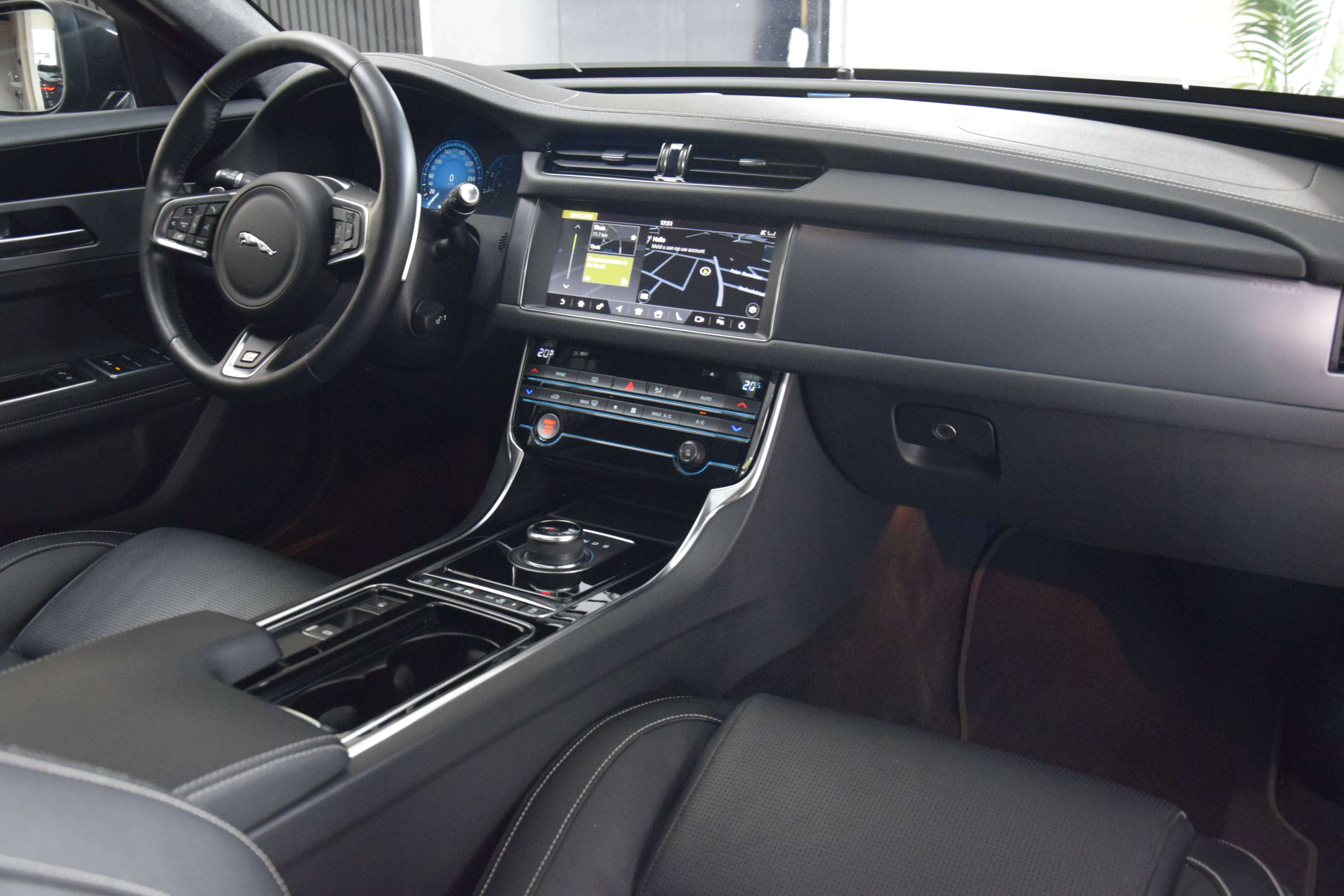 Jaguar XF Sportbrake 2.0 T R-Sport Black Edition 06/2020