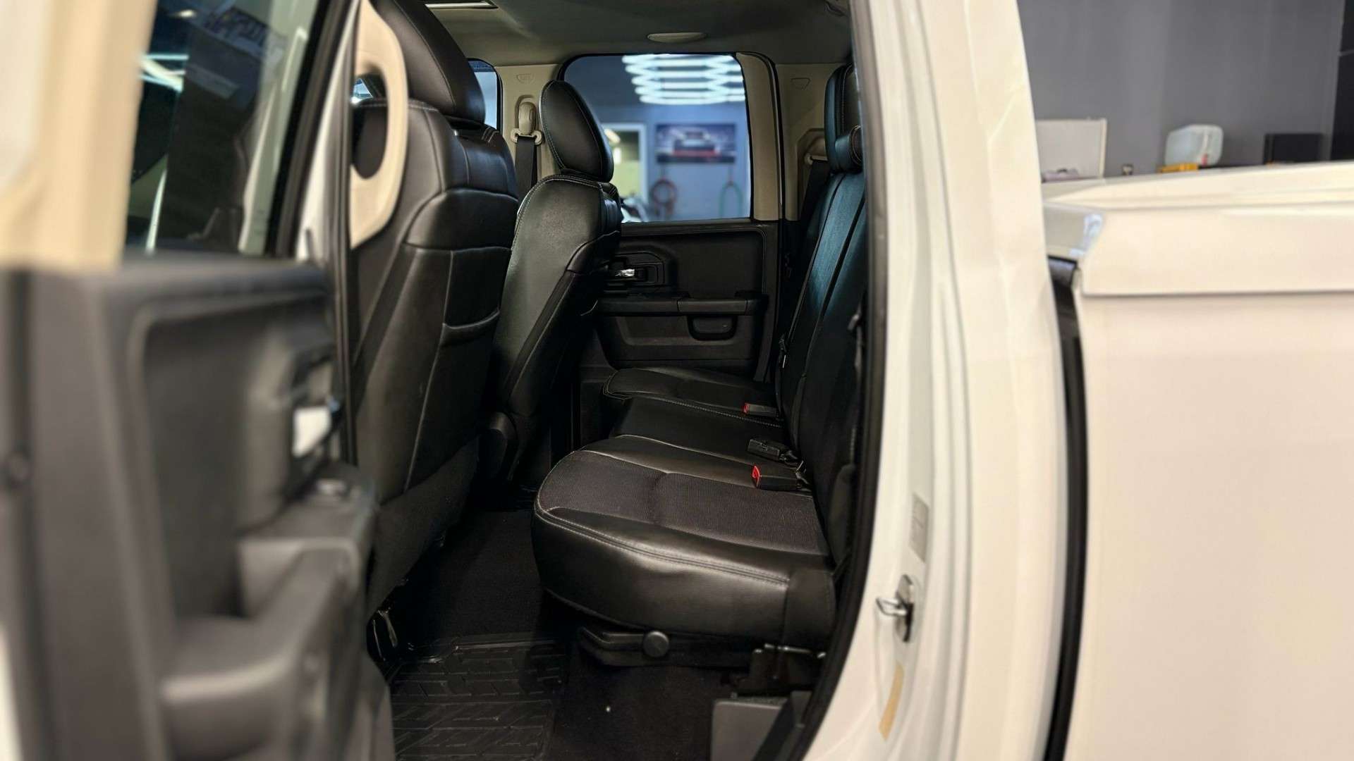 Dodge RAM 5.7 LPG LARAMIE bj. 2015 Euro 6 Dubbel Cabine 150€