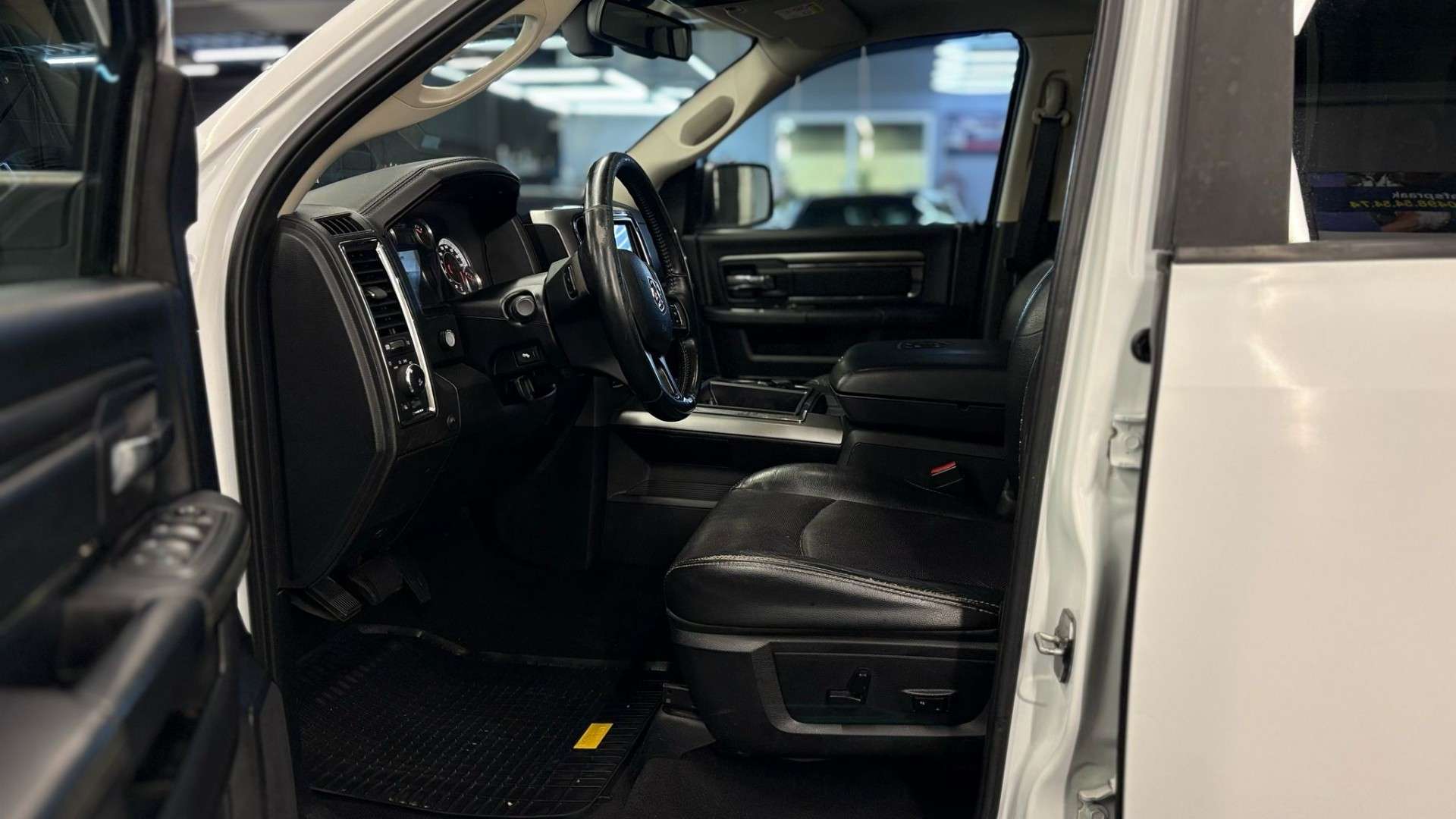 Dodge RAM 5.7 LPG LARAMIE bj. 2015 Euro 6 Dubbel Cabine 150€