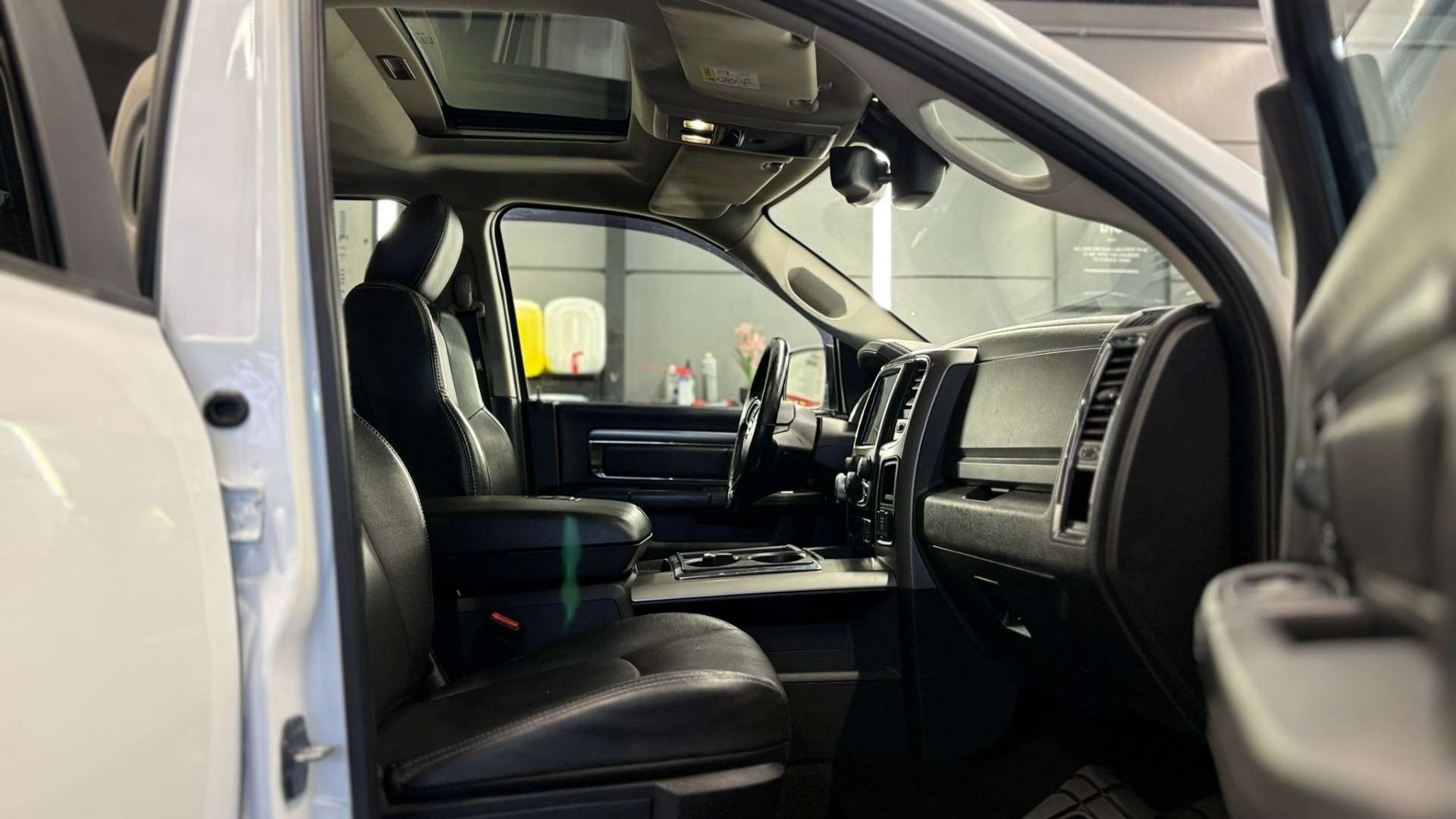 Dodge RAM 5.7 LPG LARAMIE bj. 2015 Euro 6 Dubbel Cabine 150€