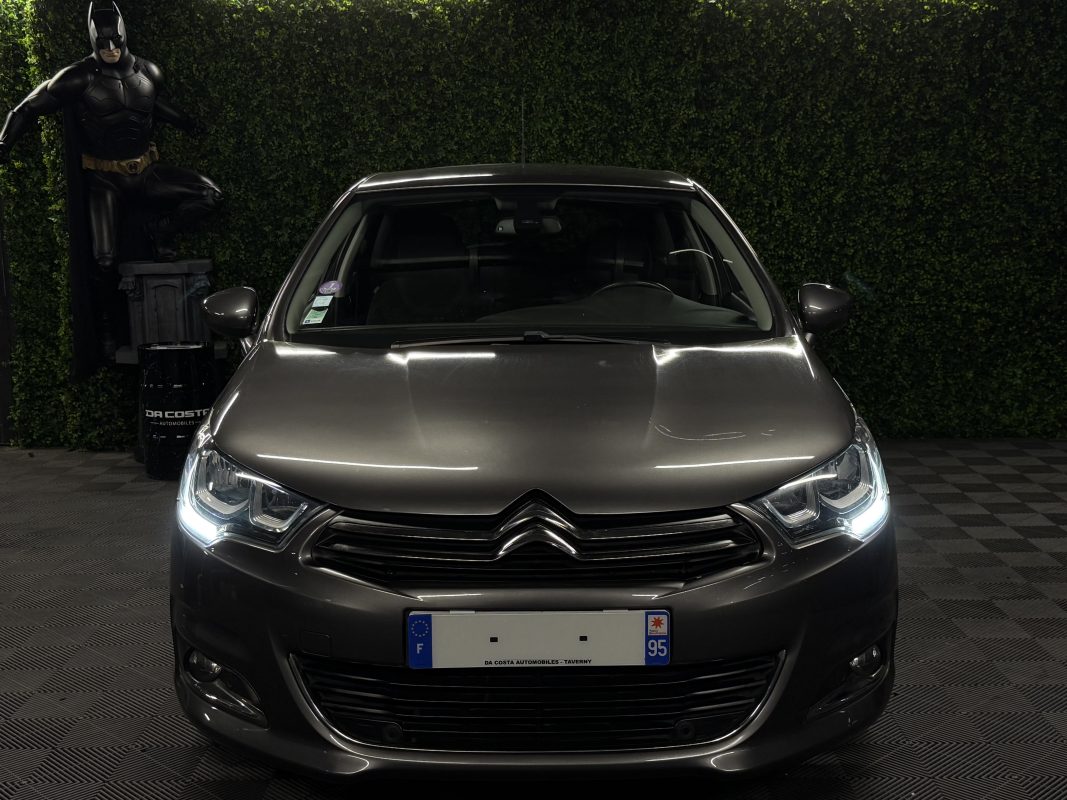 Citroen C4 II PHASE 2 SHINE 1.2 130 Cv BOITE AUTO / APPLE CARPLAY ECRAN GPS ATTELAGE - GARANTIE 1 AN