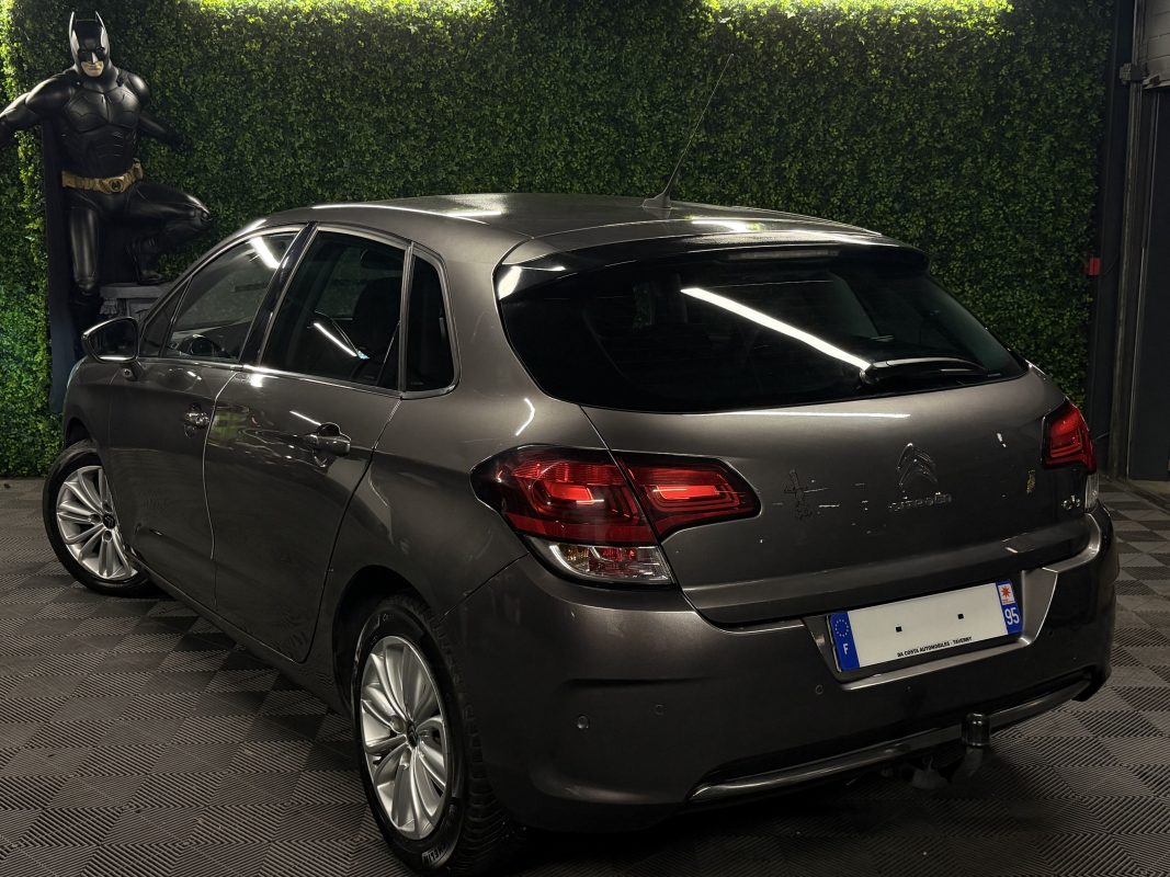 Citroen C4 II PHASE 2 SHINE 1.2 130 Cv BOITE AUTO / APPLE CARPLAY ECRAN GPS ATTELAGE - GARANTIE 1 AN