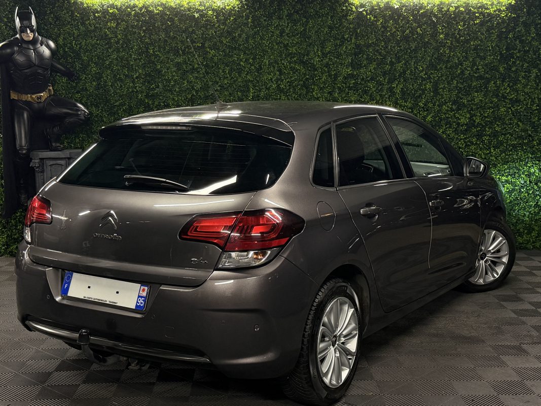 Citroen C4 II PHASE 2 SHINE 1.2 130 Cv BOITE AUTO / APPLE CARPLAY ECRAN GPS ATTELAGE - GARANTIE 1 AN