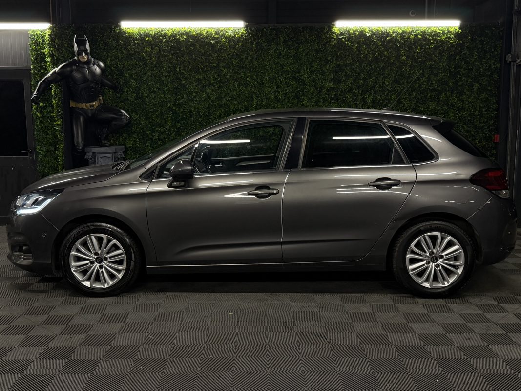 Citroen C4 II PHASE 2 SHINE 1.2 130 Cv BOITE AUTO / APPLE CARPLAY ECRAN GPS ATTELAGE - GARANTIE 1 AN