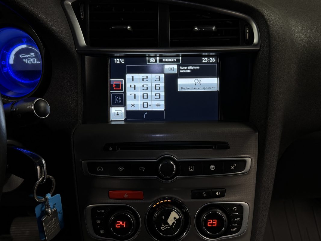 Citroen C4 II PHASE 2 SHINE 1.2 130 Cv BOITE AUTO / APPLE CARPLAY ECRAN GPS ATTELAGE - GARANTIE 1 AN