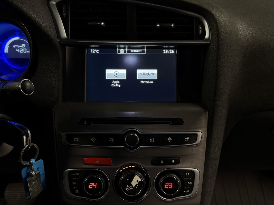 Citroen C4 II PHASE 2 SHINE 1.2 130 Cv BOITE AUTO / APPLE CARPLAY ECRAN GPS ATTELAGE - GARANTIE 1 AN