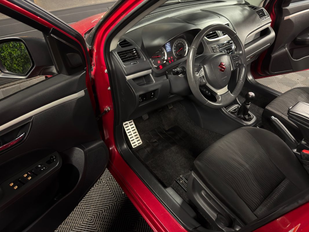 Suzuki Swift 3 III 1.3 DDIS 75 Cv 5 PORTES / TOIT OUVRANT - PAIEMENT EN 4 FOIS PAR CB POSSIBLE