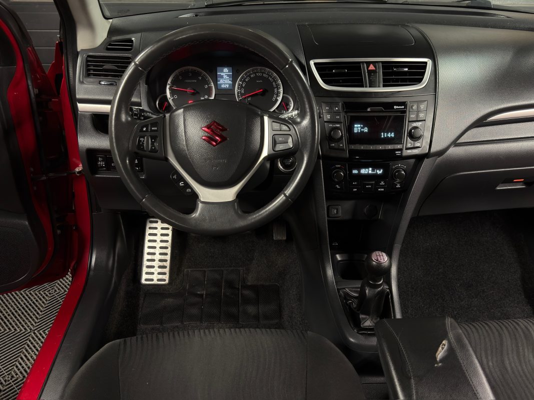 Suzuki Swift 3 III 1.3 DDIS 75 Cv 5 PORTES / TOIT OUVRANT - PAIEMENT EN 4 FOIS PAR CB POSSIBLE