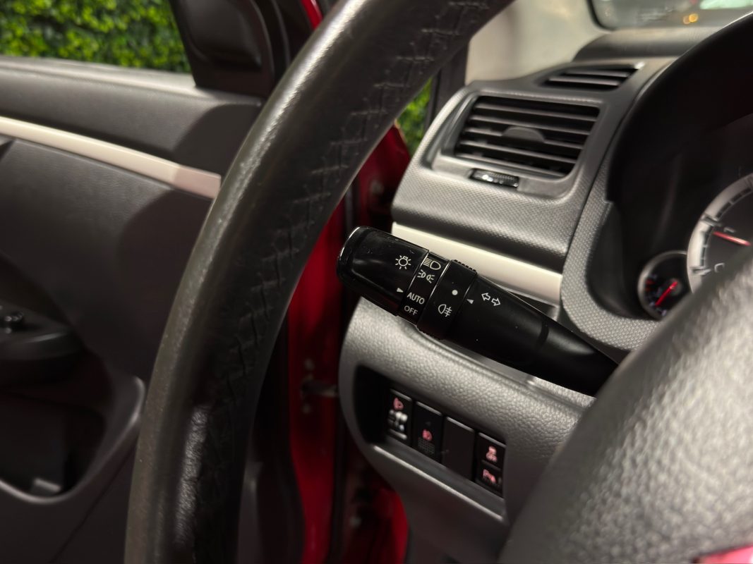 Suzuki Swift 3 III 1.3 DDIS 75 Cv 5 PORTES / TOIT OUVRANT - PAIEMENT EN 4 FOIS PAR CB POSSIBLE