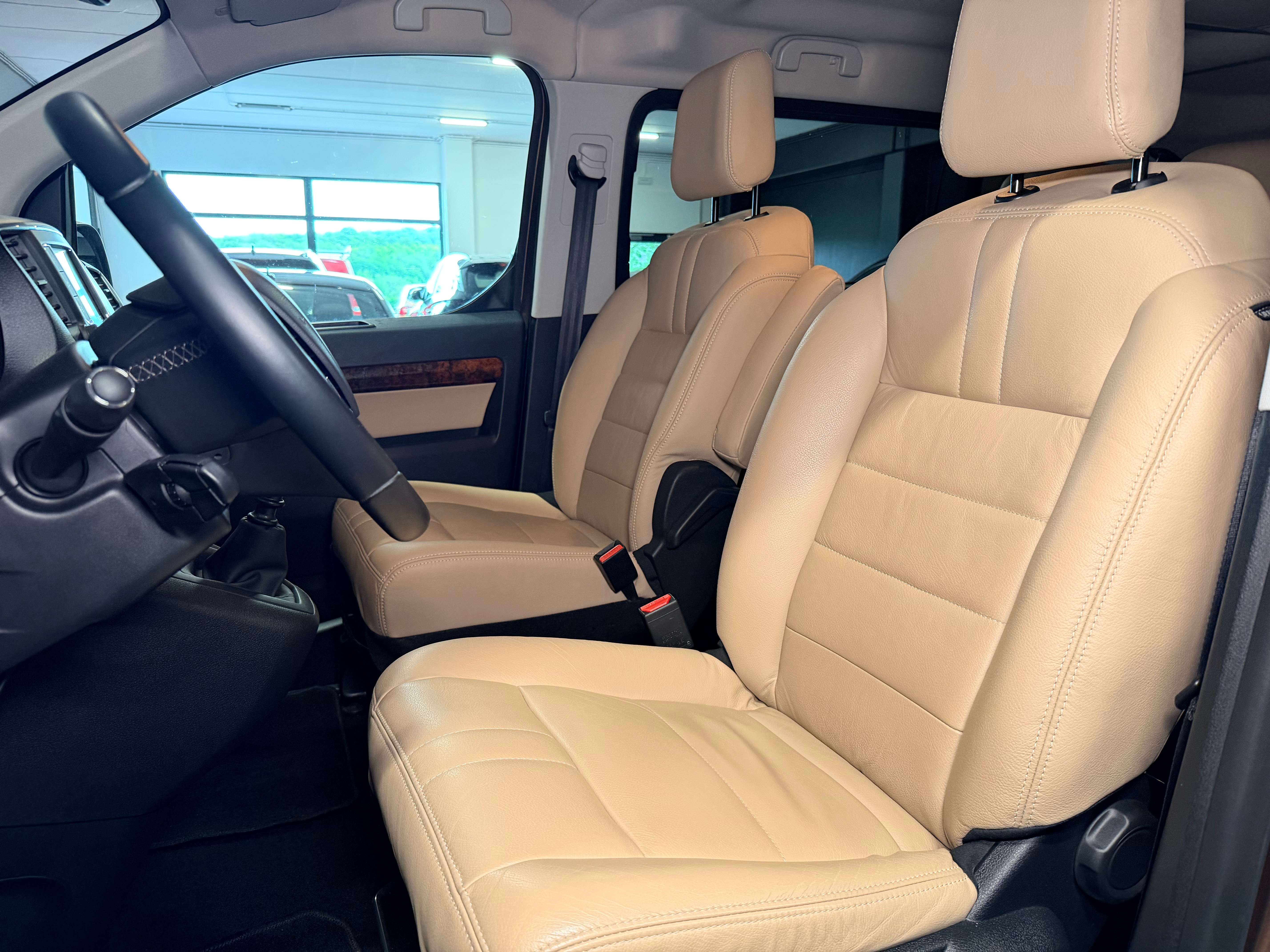 Peugeot Traveller Traveller 2.0 BlueHDi L2 Allure. — Portes coulissantes — Cuir - Sièges chauffants - CarPlay